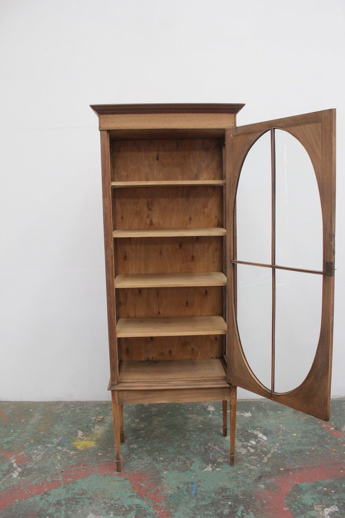 #0906 glass cabinet