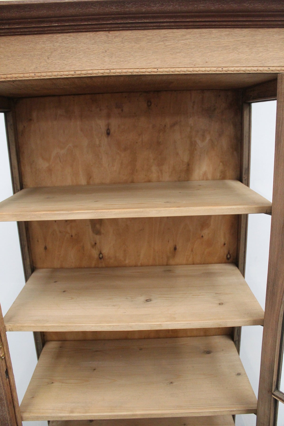 #0906 glass cabinet