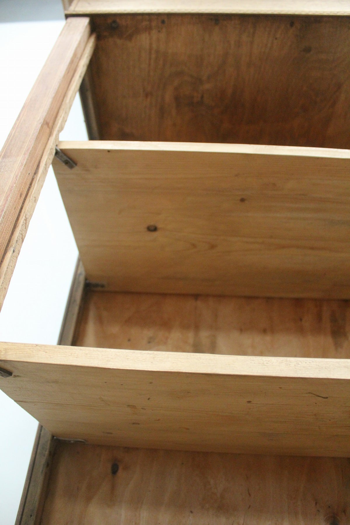 #0906 glass cabinet