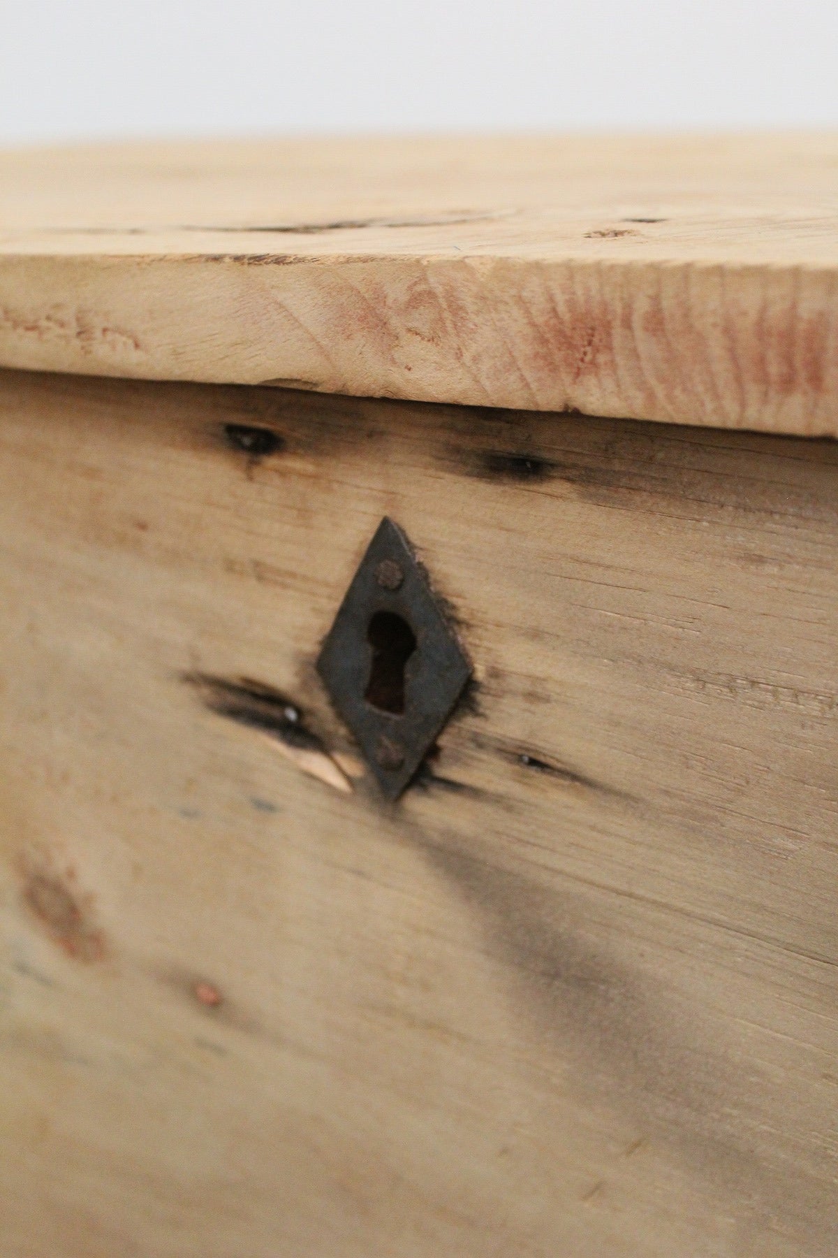 #0908 box bench