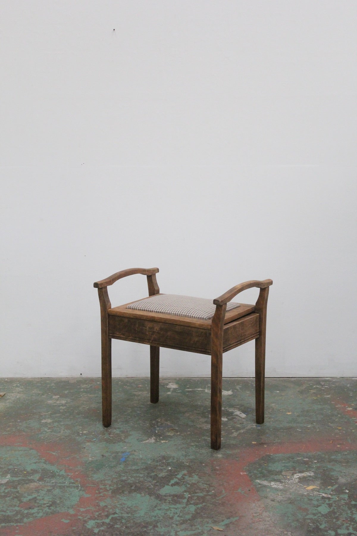 #0910 stool