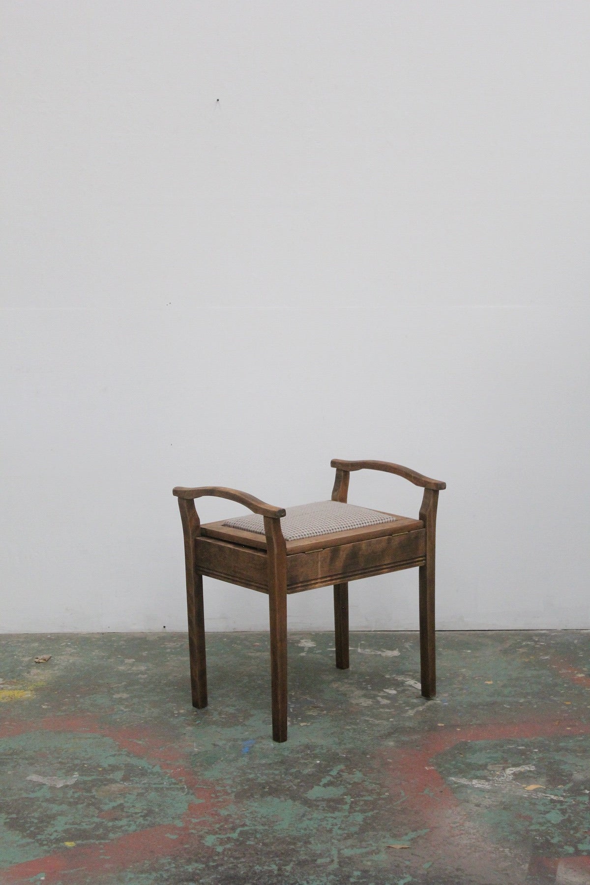 #0910 stool