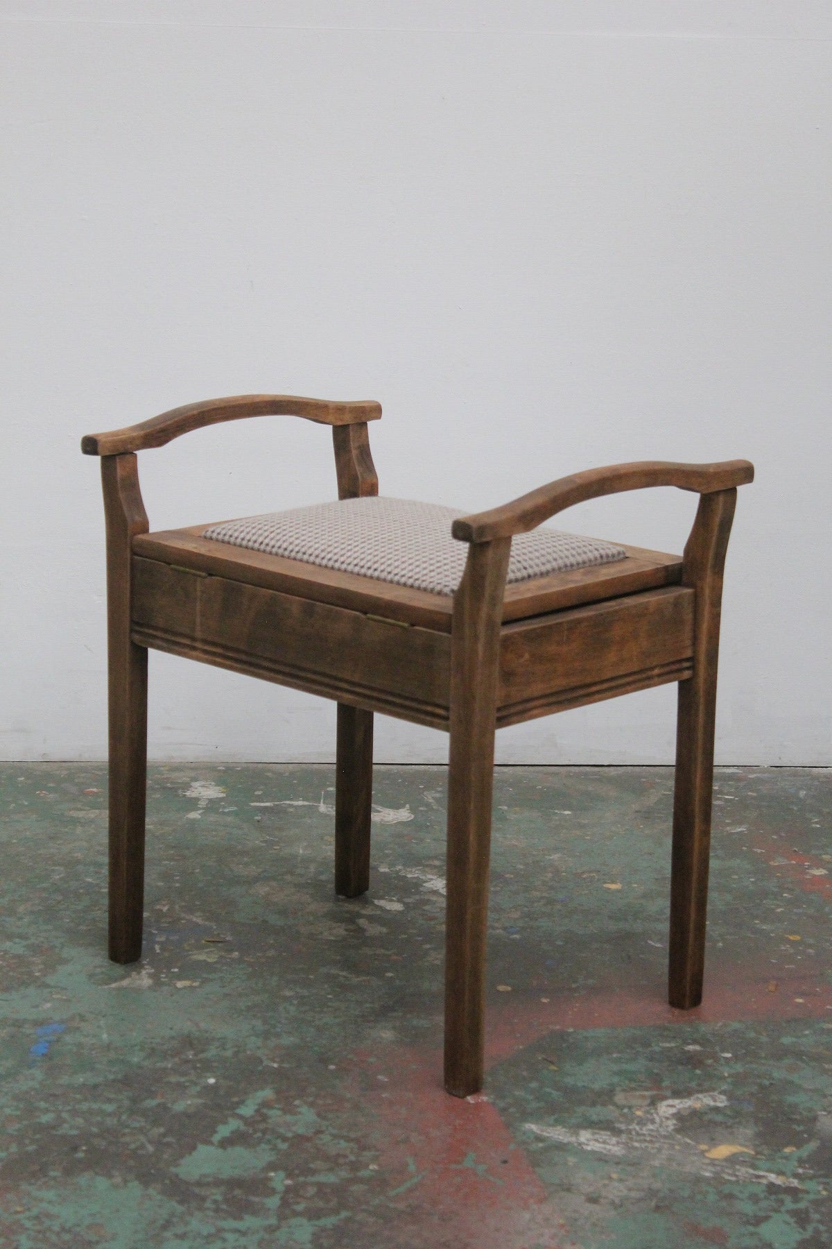 #0910 stool