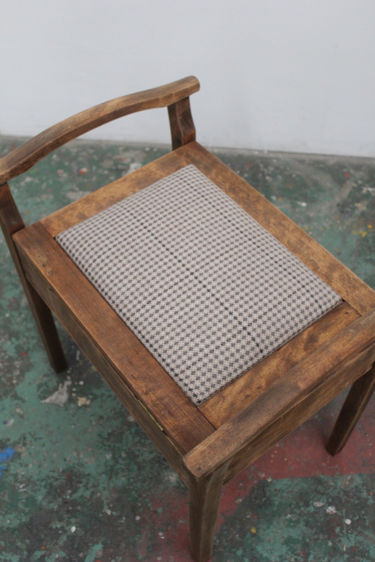 #0910 stool