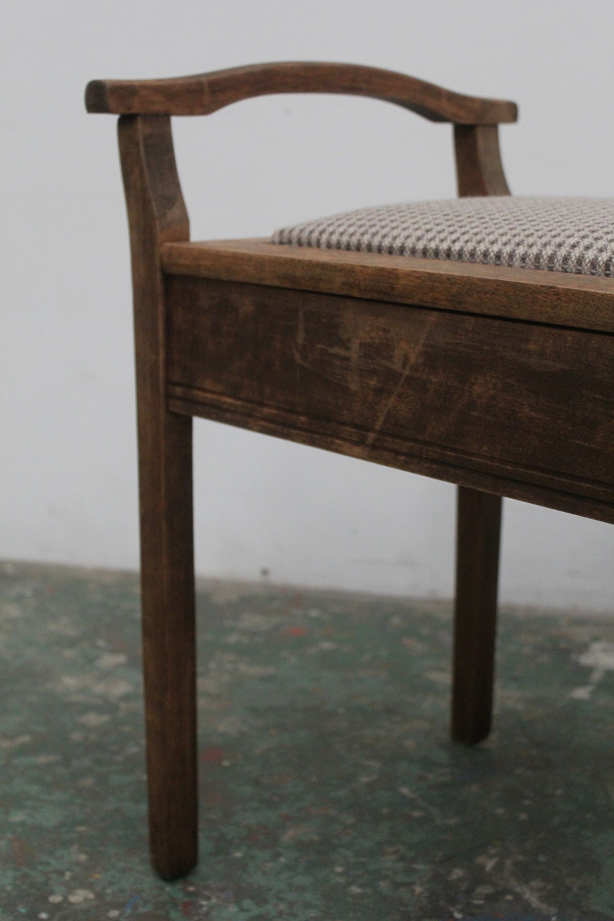 #0910 stool