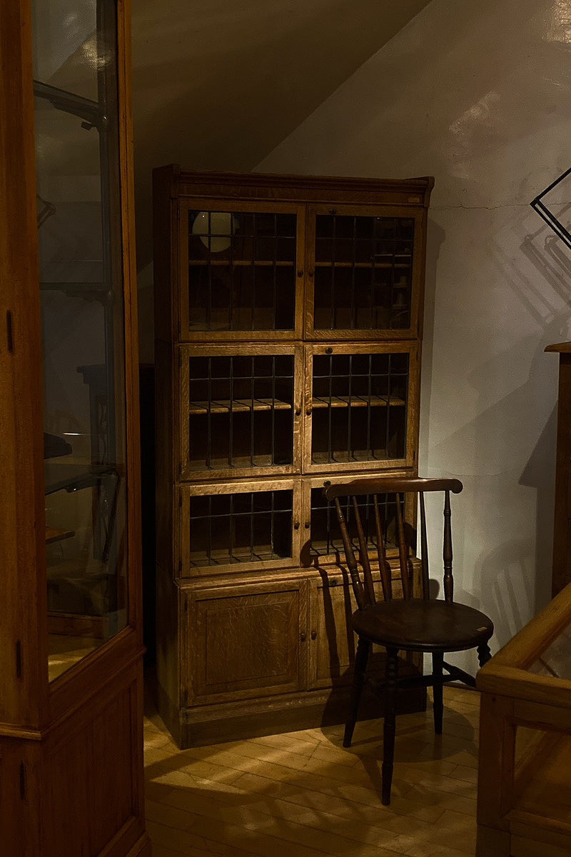#0765 glass cabinet