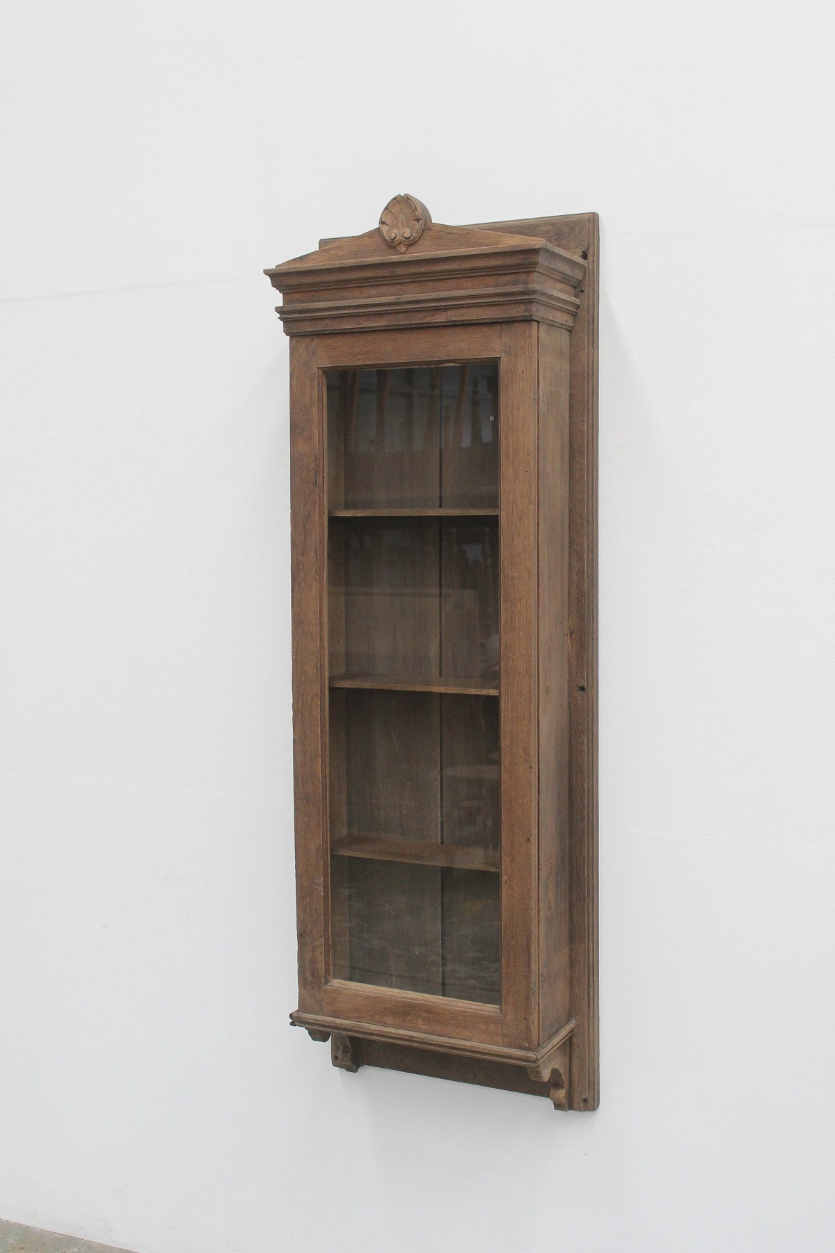 #0913 glass cabinet
