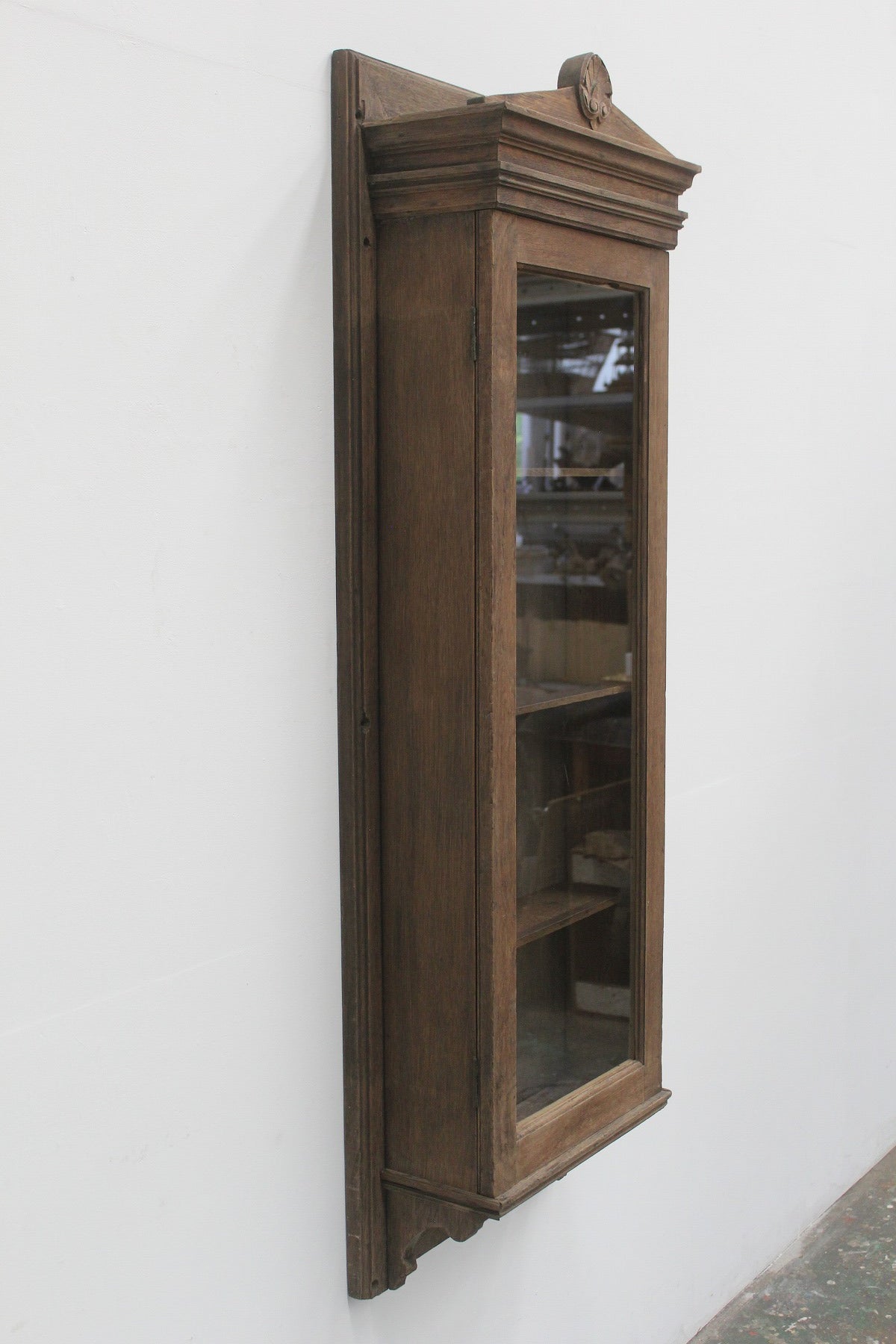 #0913 glass cabinet
