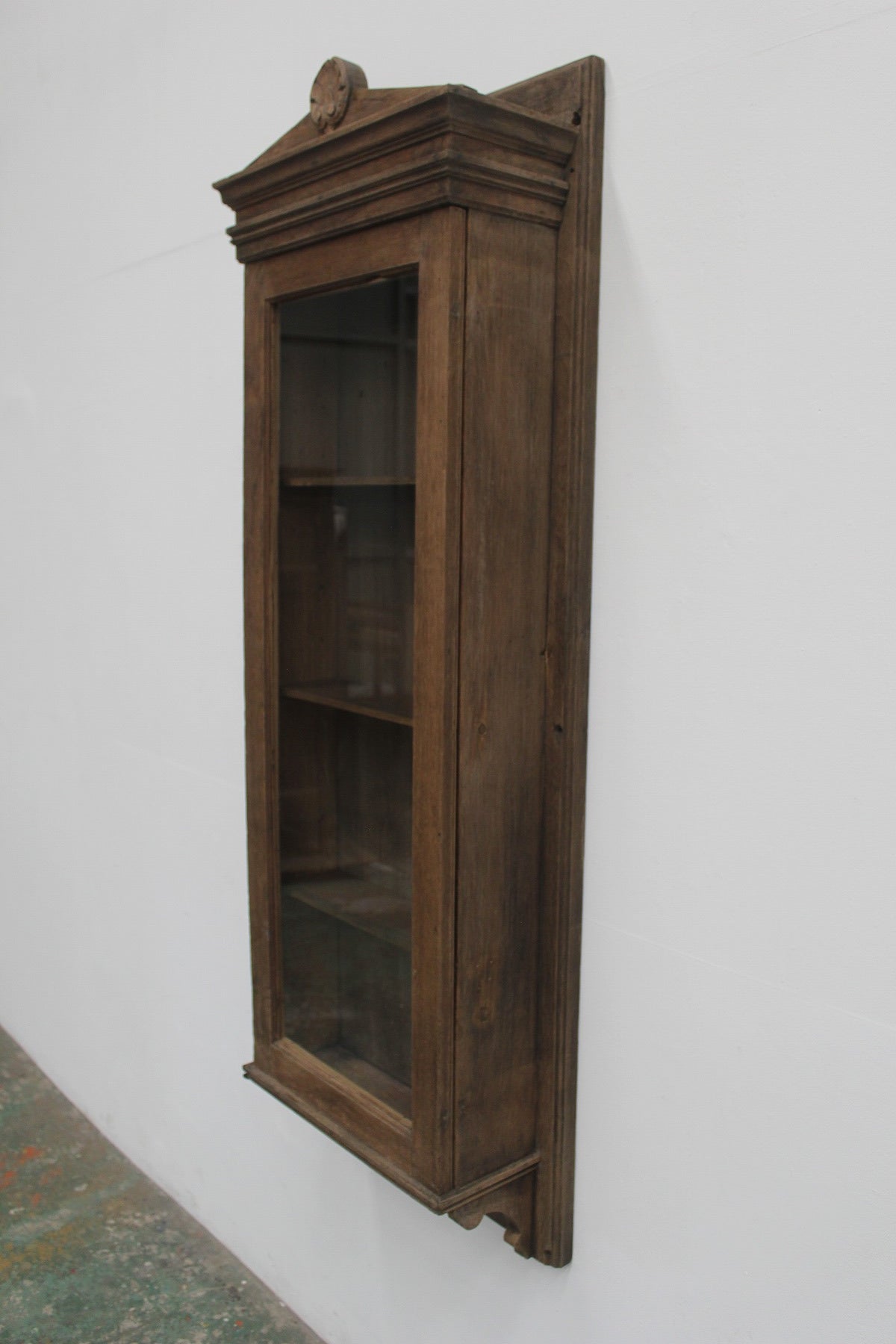 #0913 glass cabinet