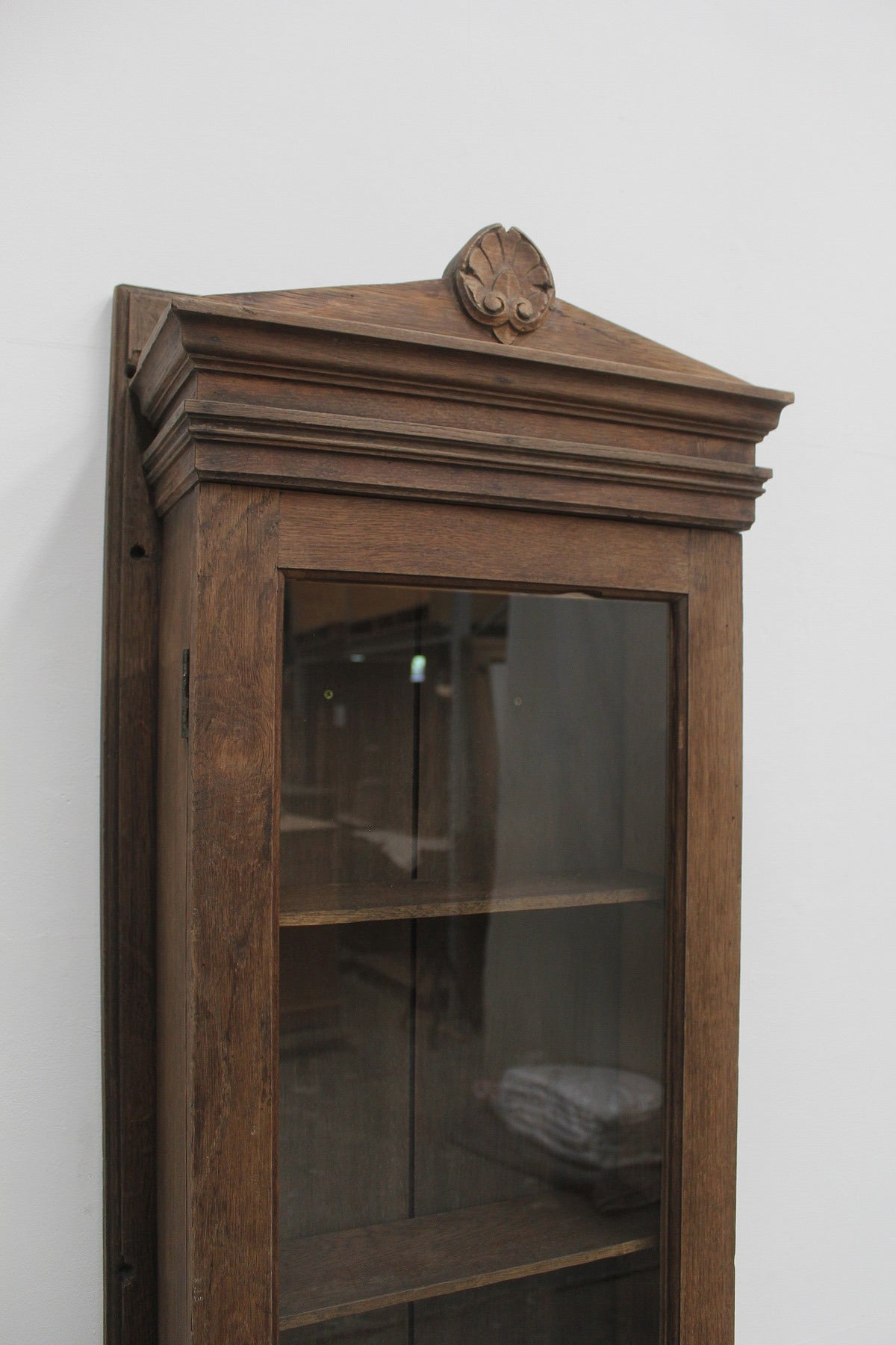 #0913 glass cabinet