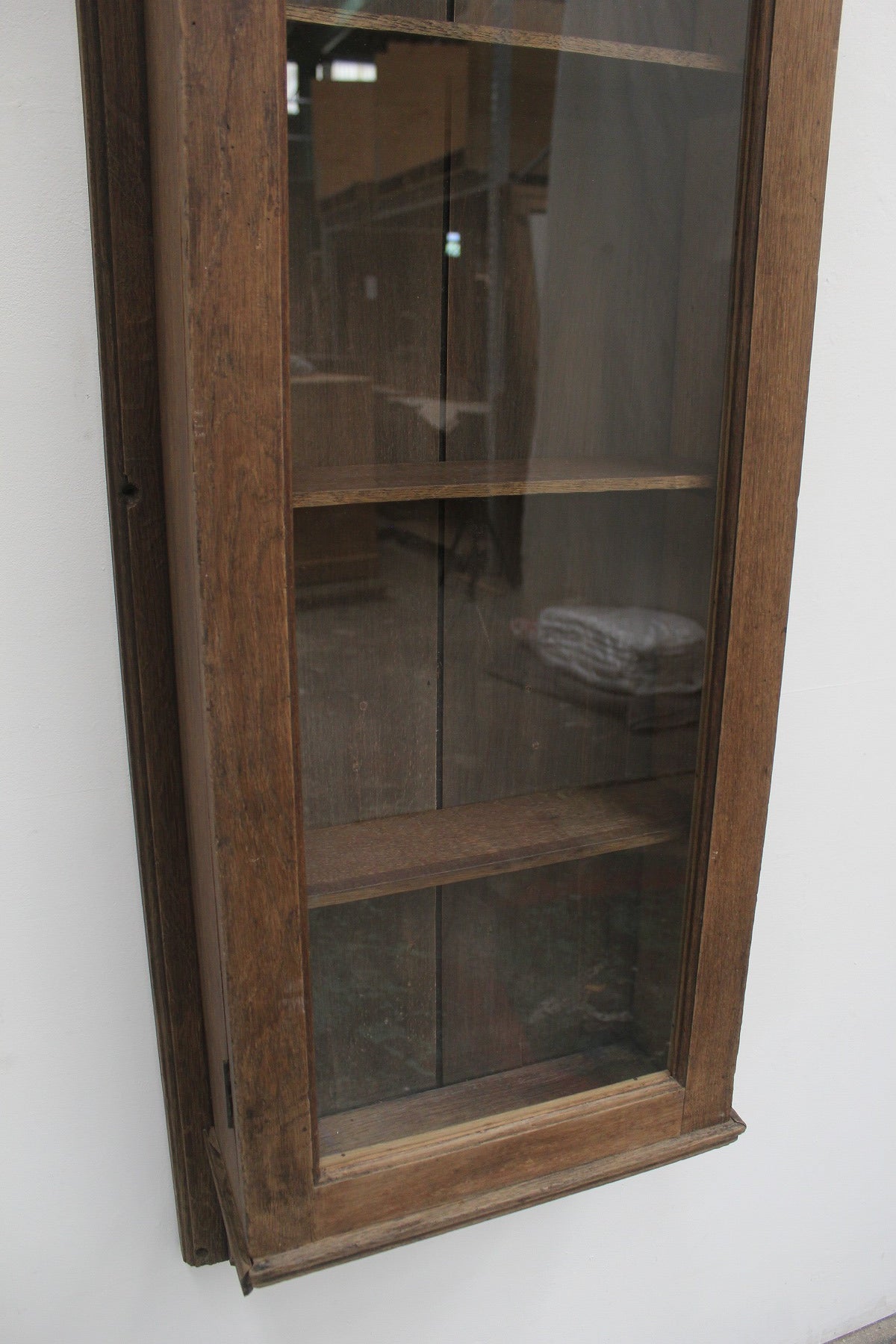 #0913 glass cabinet