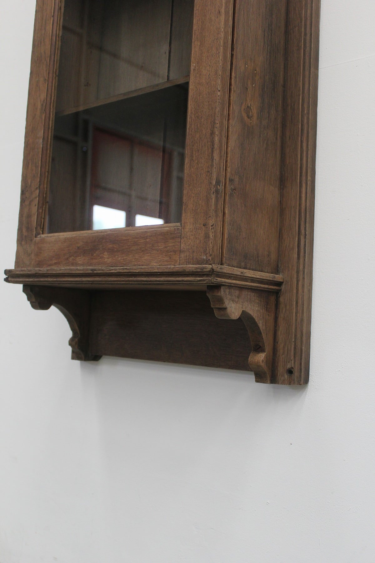 #0913 glass cabinet
