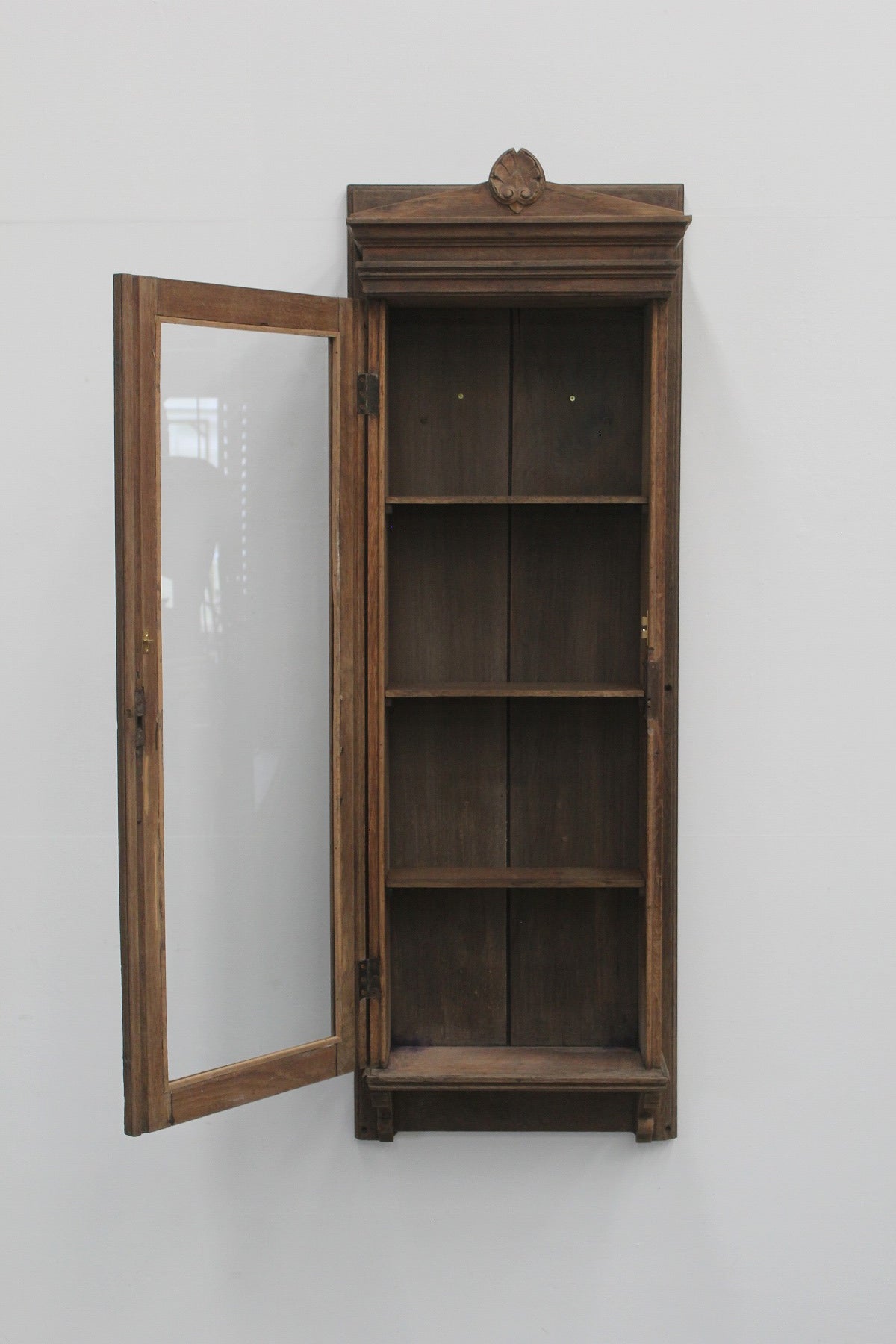 #0913 glass cabinet