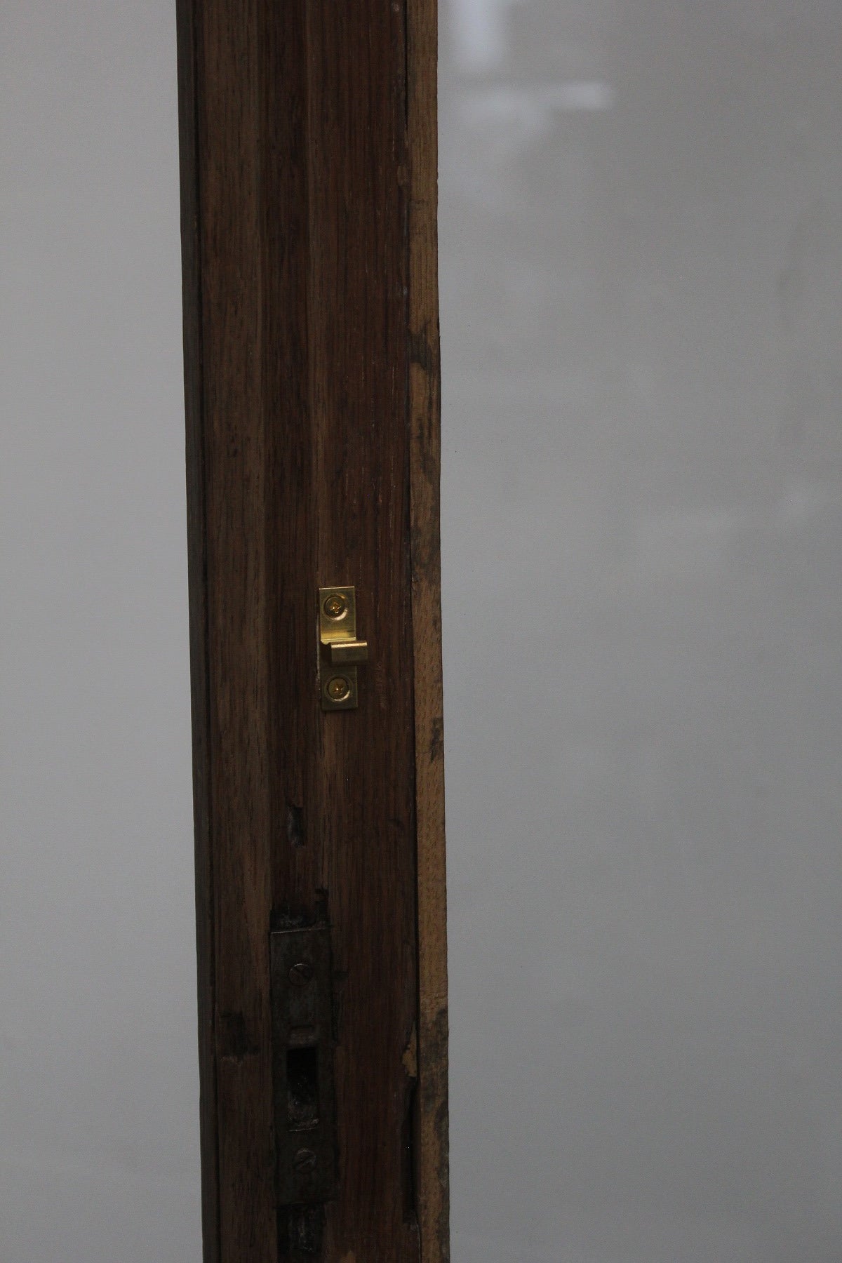 #0913 glass cabinet