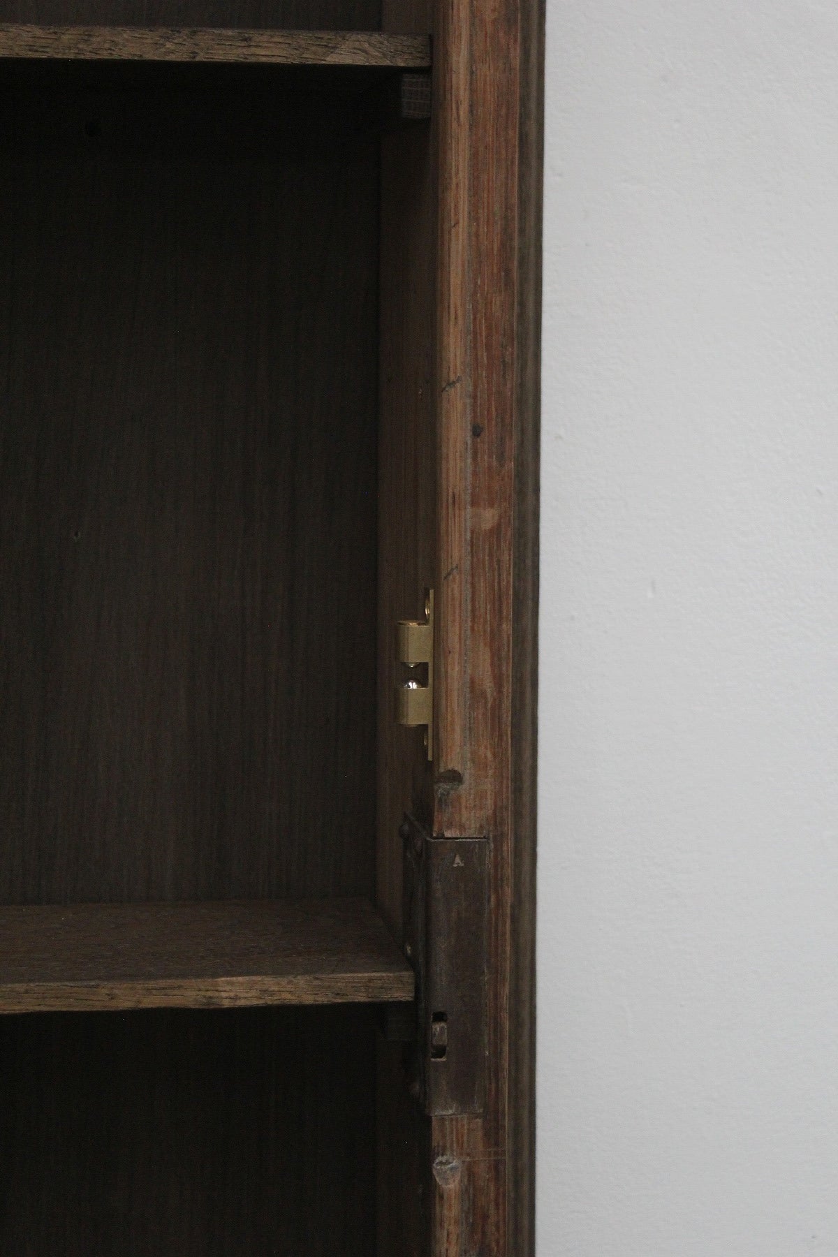 #0913 glass cabinet