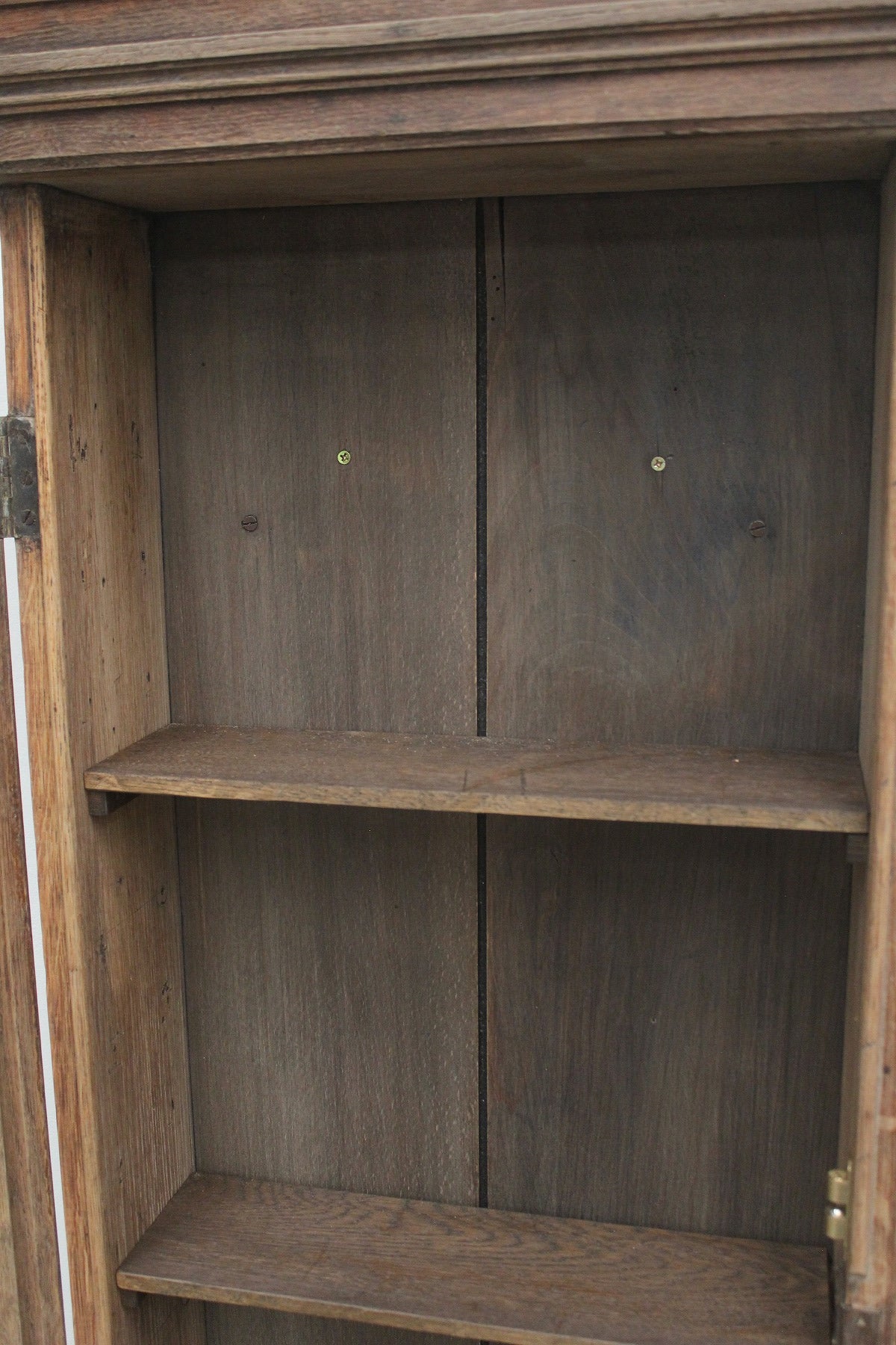 #0913 glass cabinet