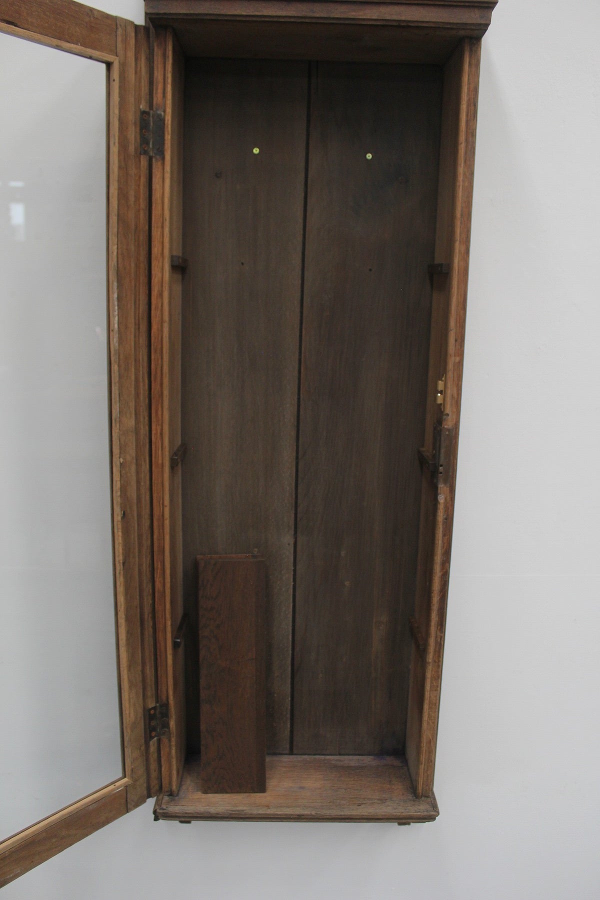 #0913 glass cabinet