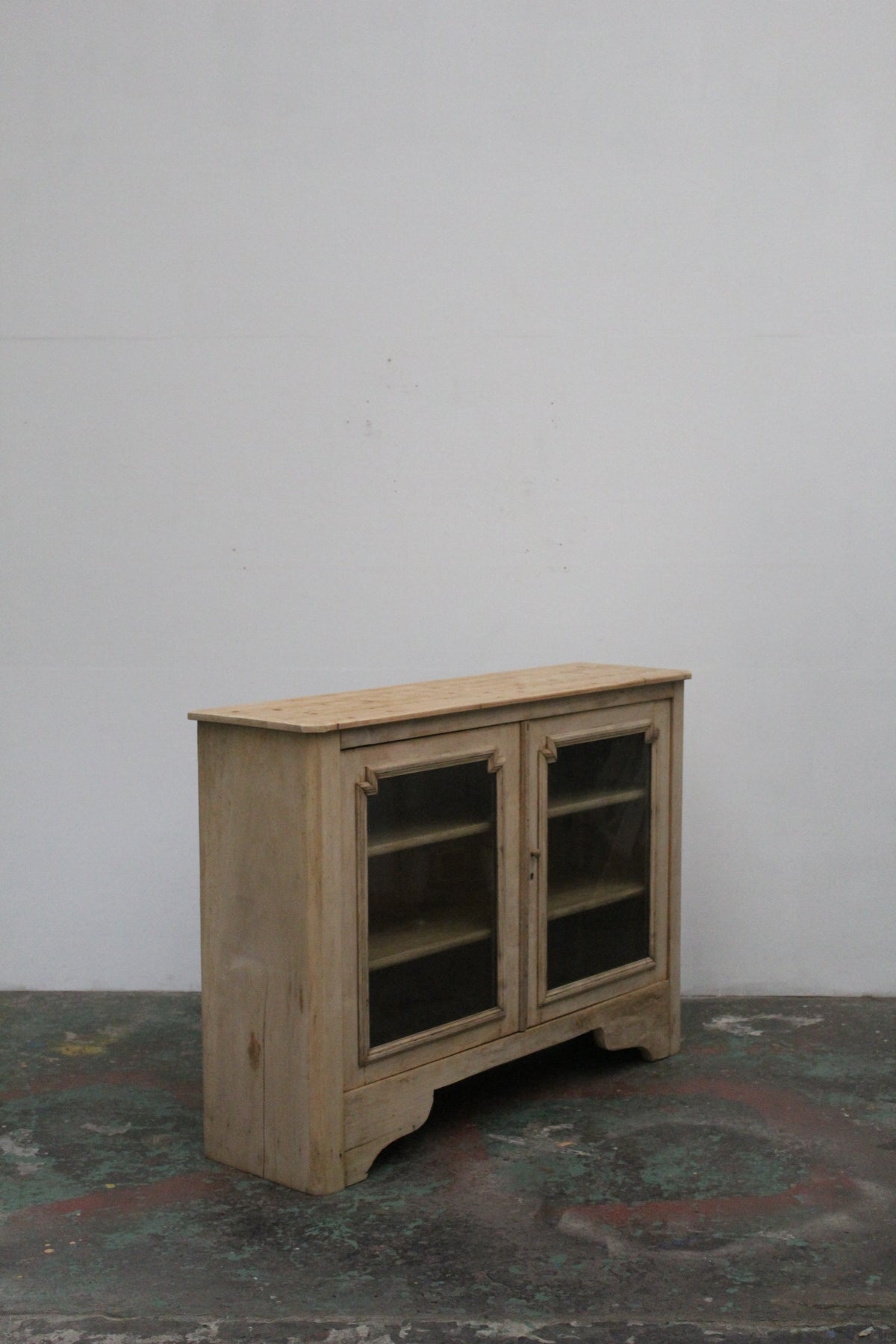 #1130 glass cabinet