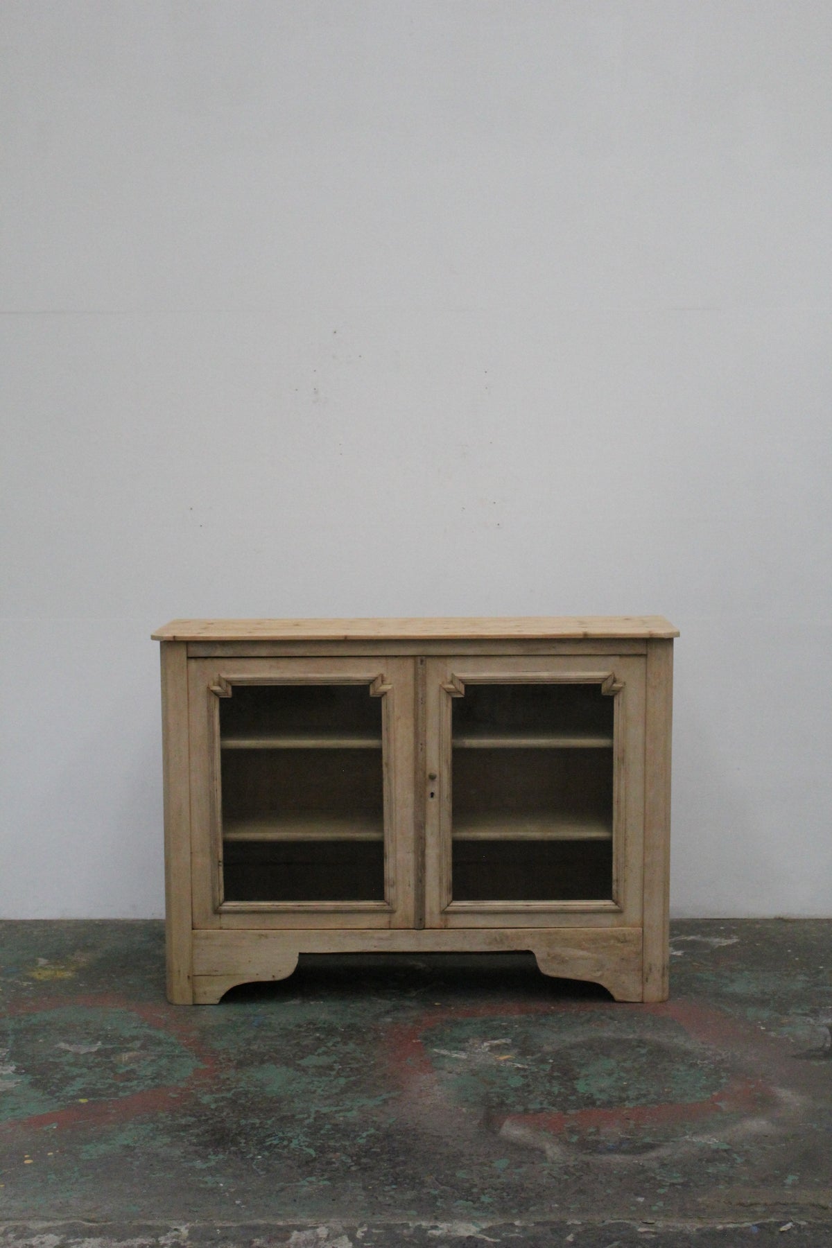 #1130 glass cabinet