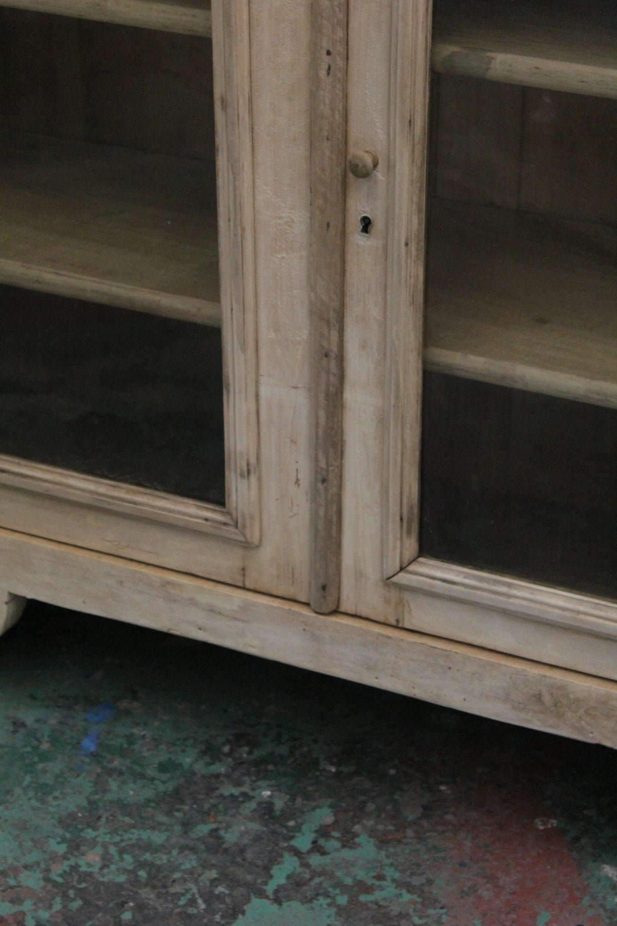 #1130 glass cabinet