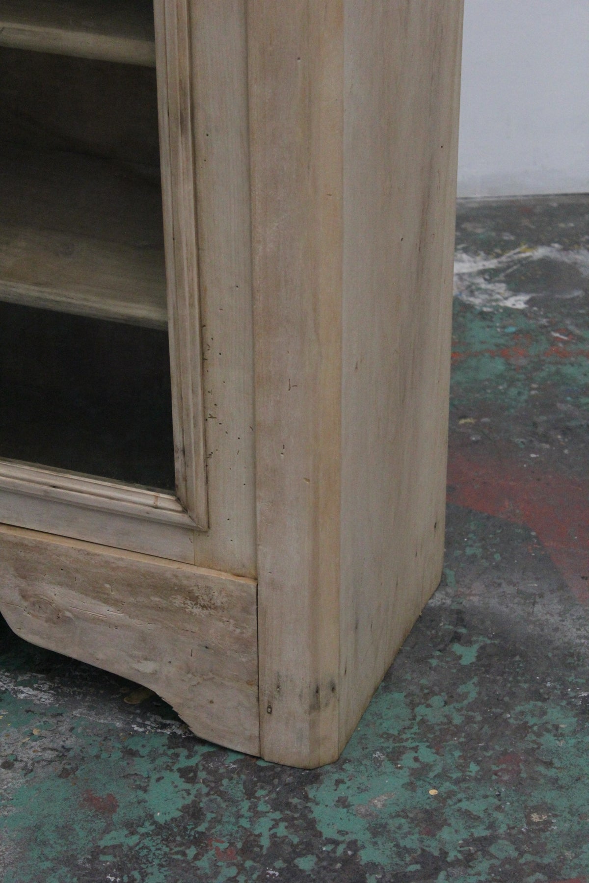 #1130 glass cabinet