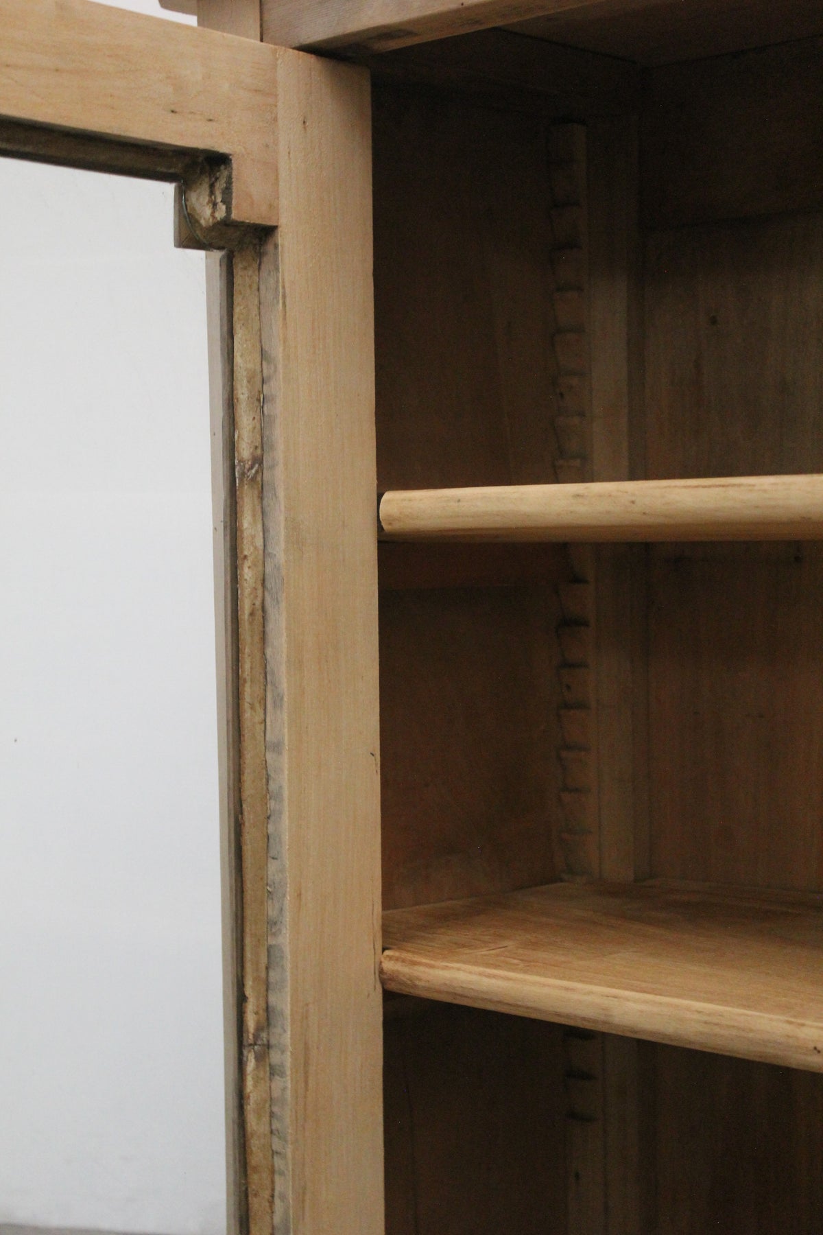 #1130 glass cabinet