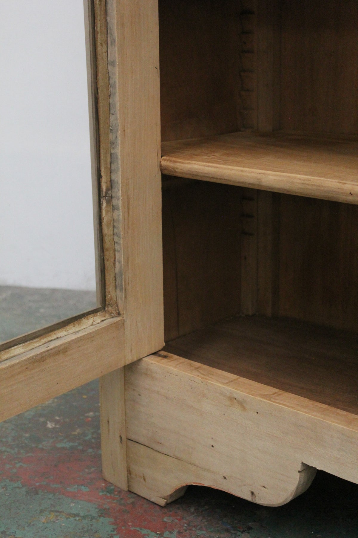 #1130 glass cabinet