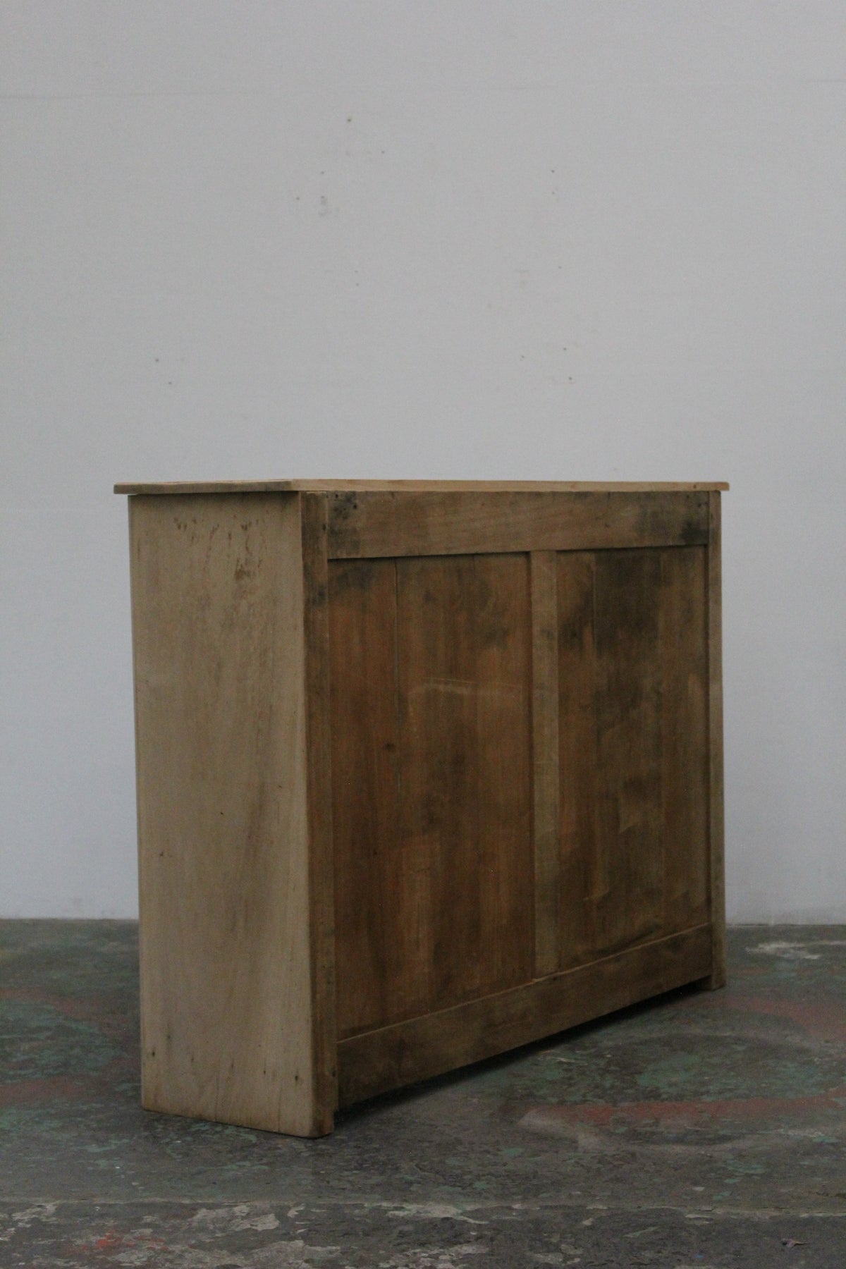 #1130 glass cabinet