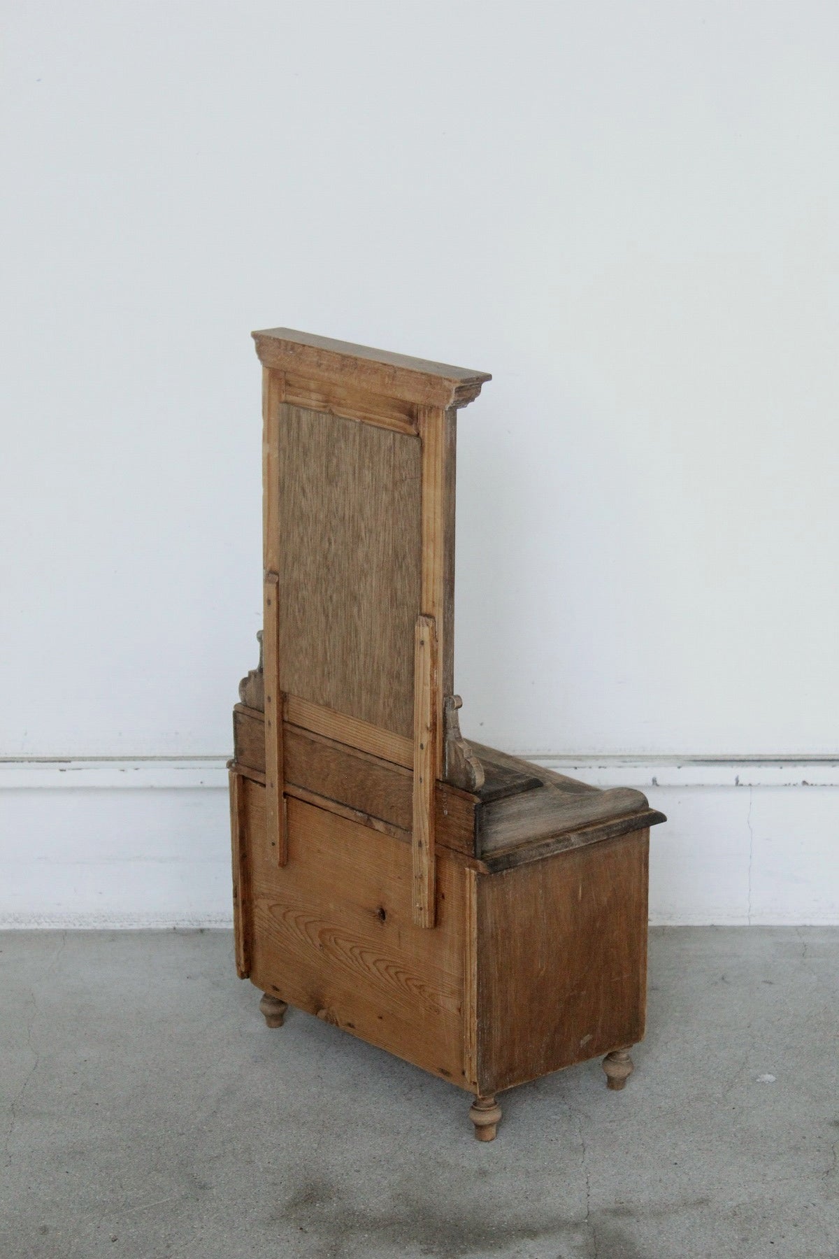 #0833 I miniature dresser