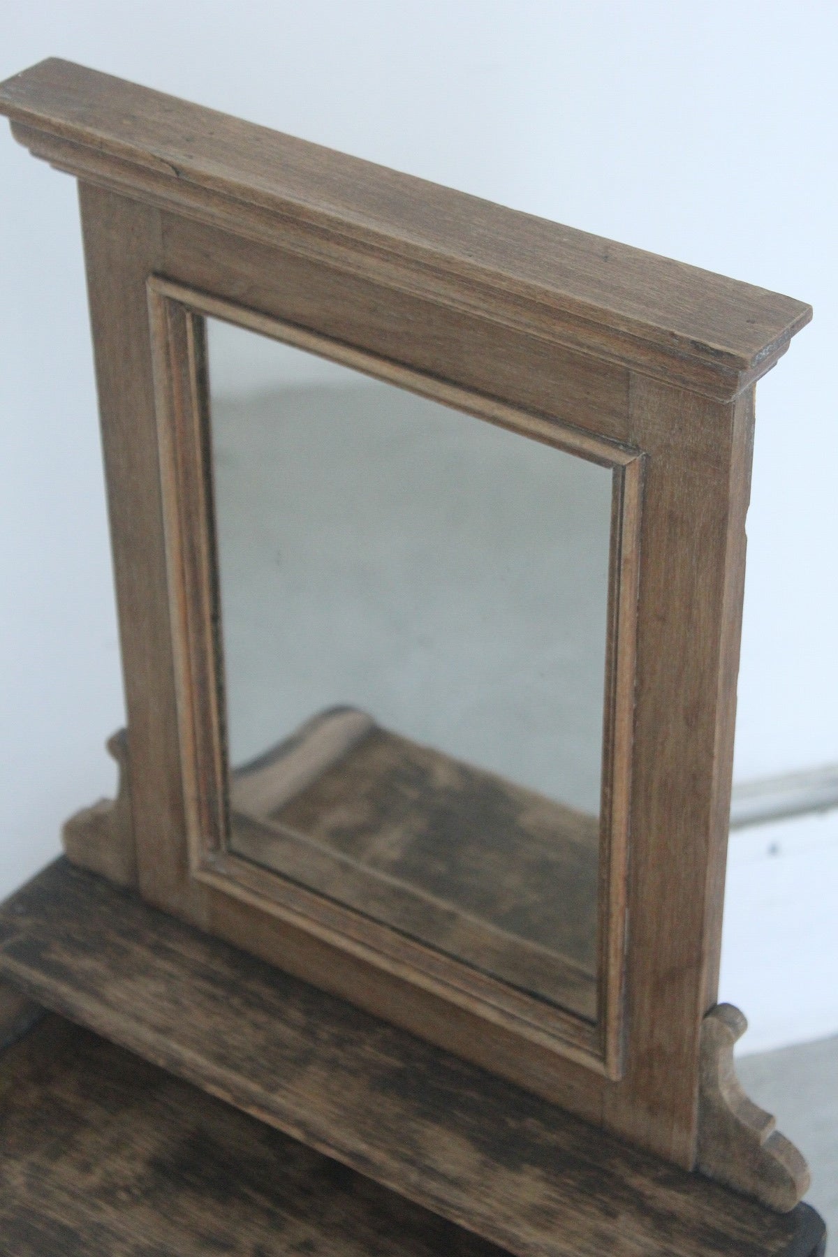 #0833 I miniature dresser