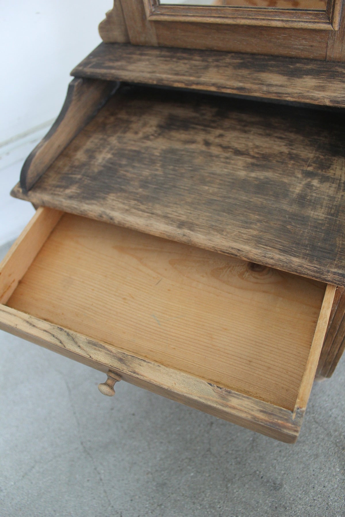 #0833 I miniature dresser