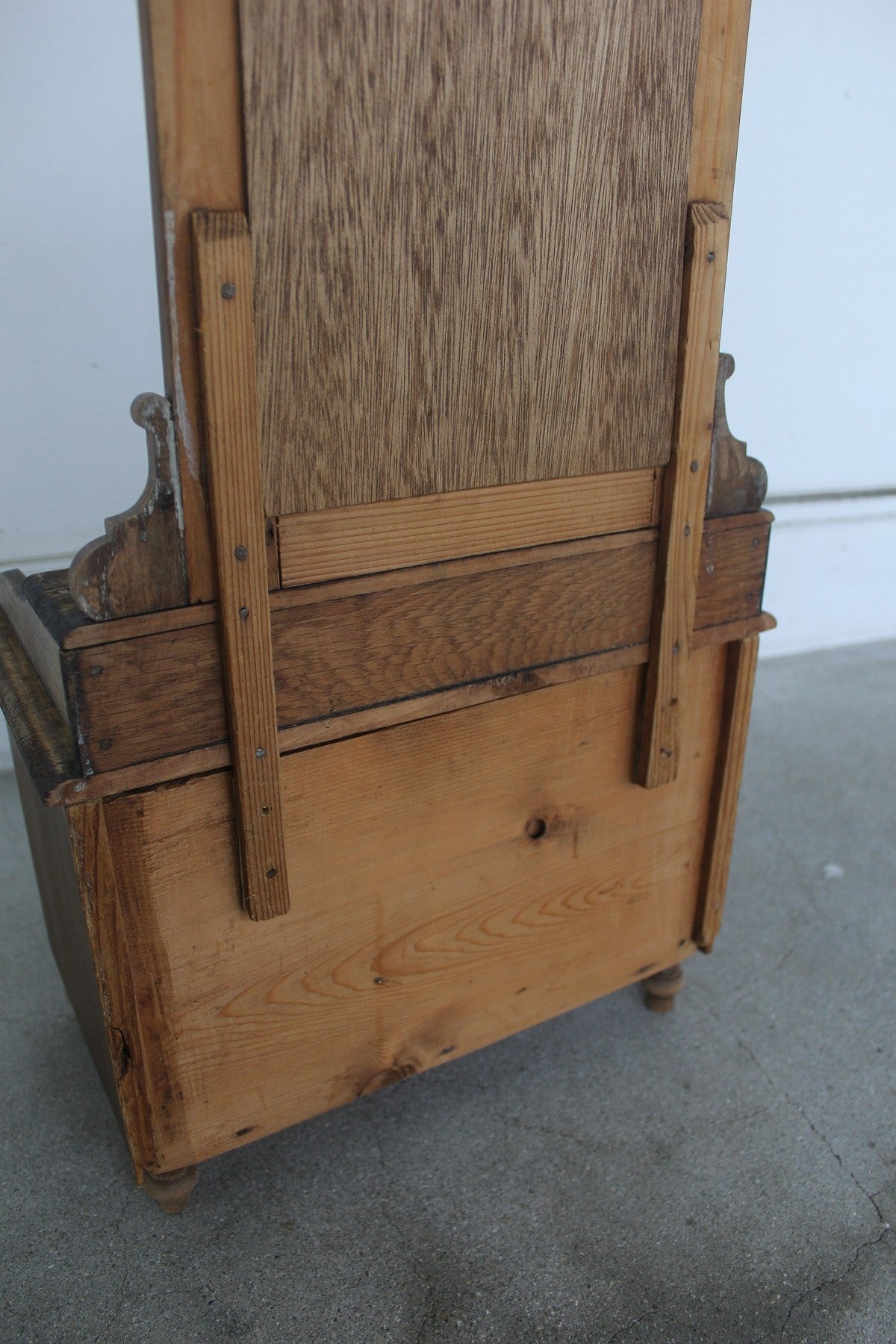 #0833 I miniature dresser