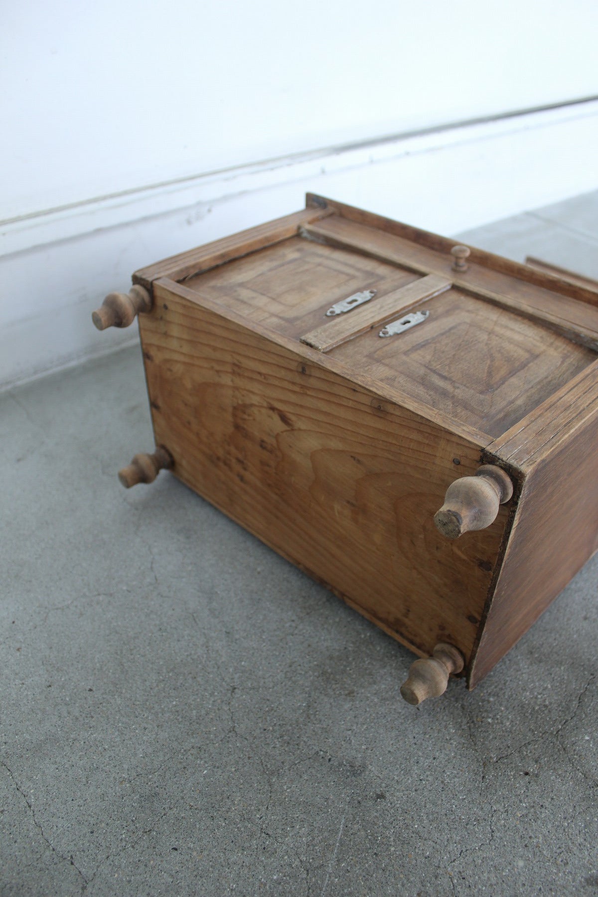 #0833 I miniature dresser