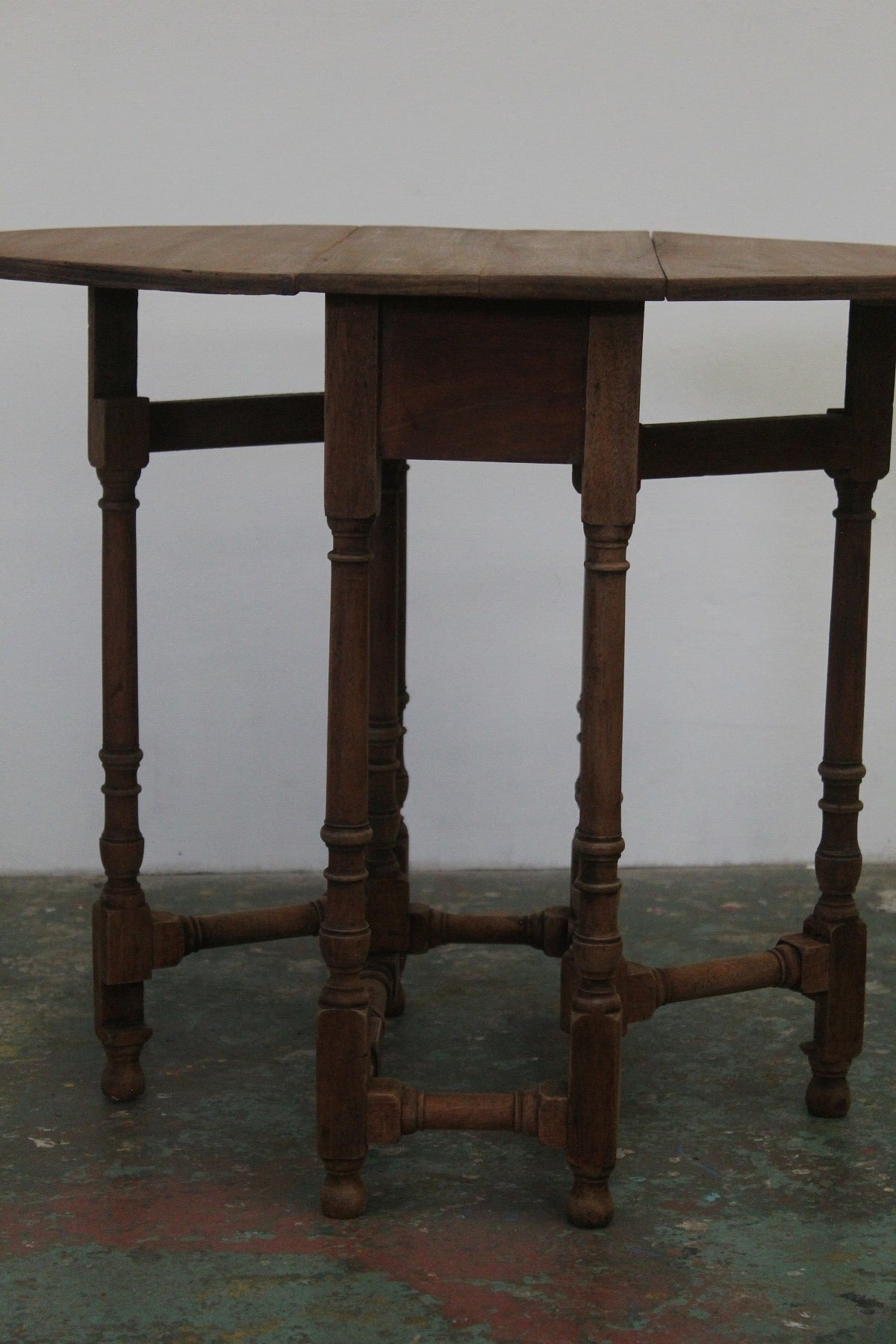#0930 gateleg table