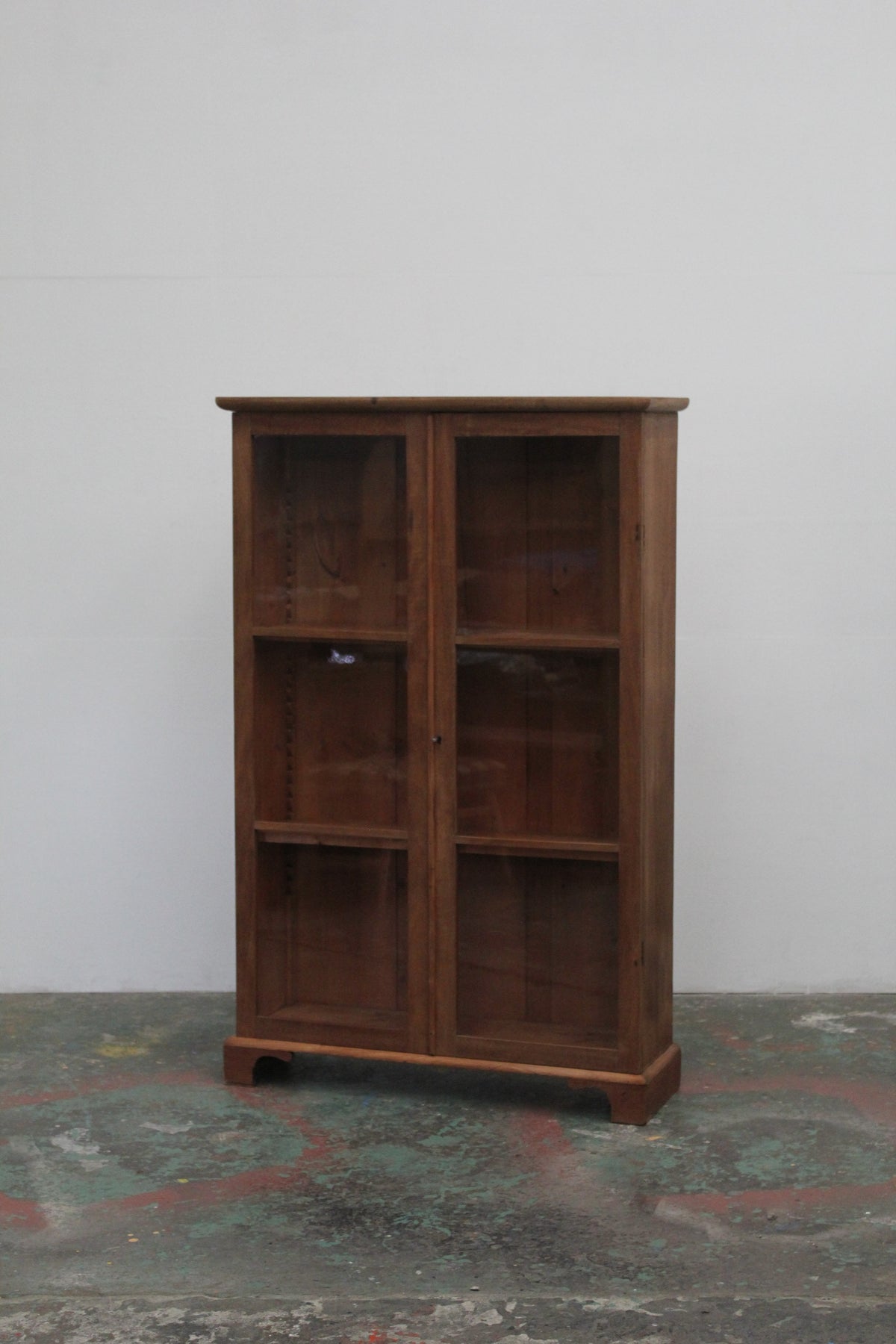 #1563 glass cabinet