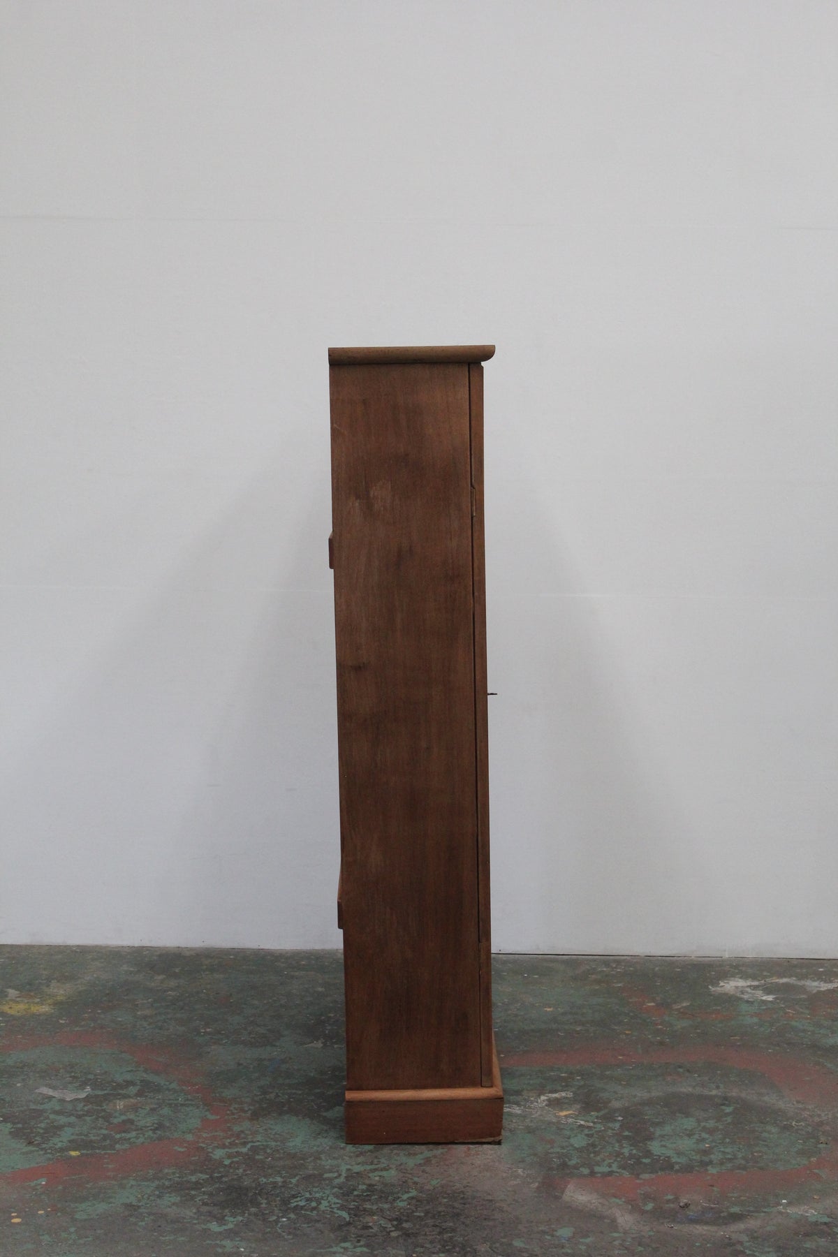 #1563 glass cabinet
