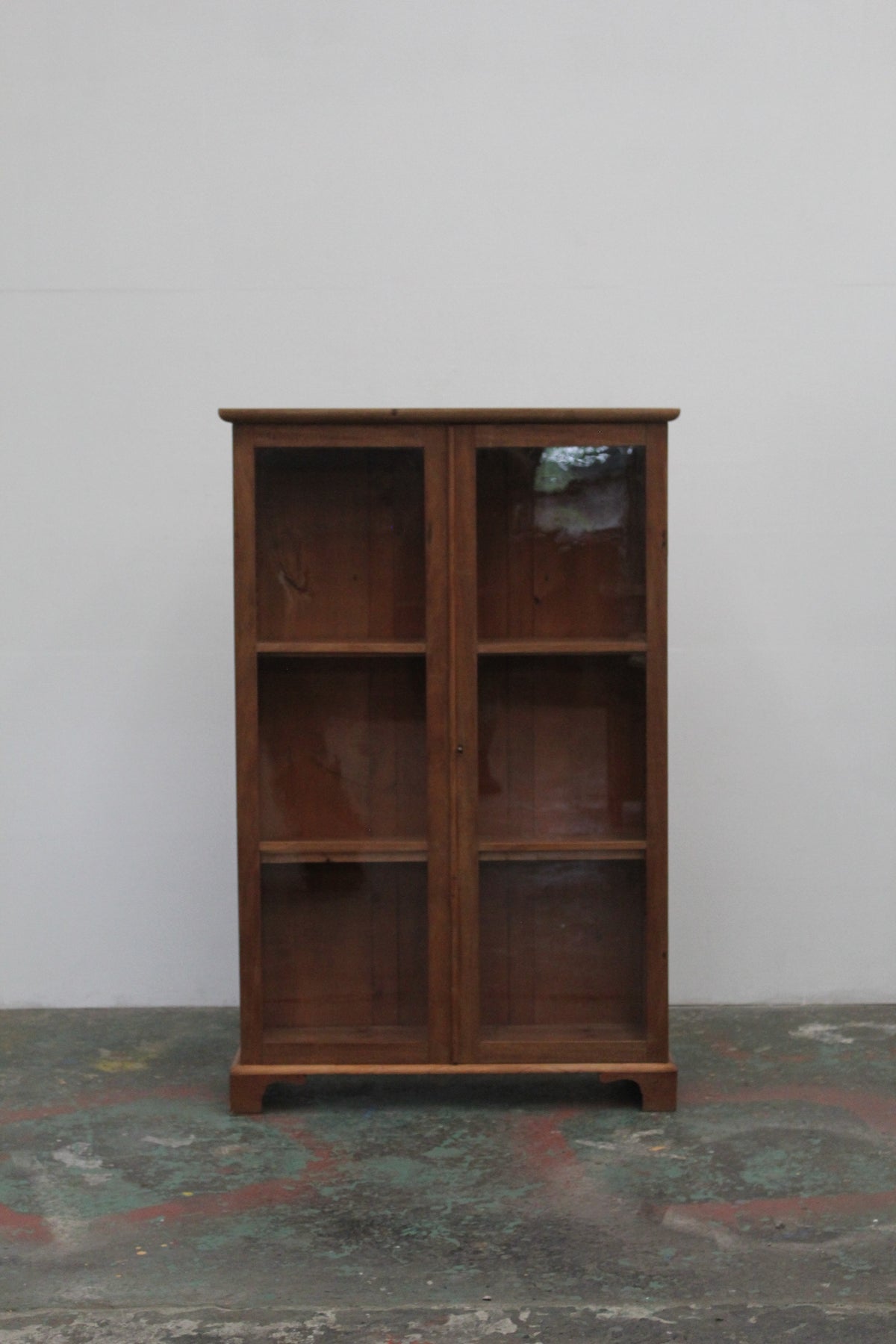 #1563 glass cabinet