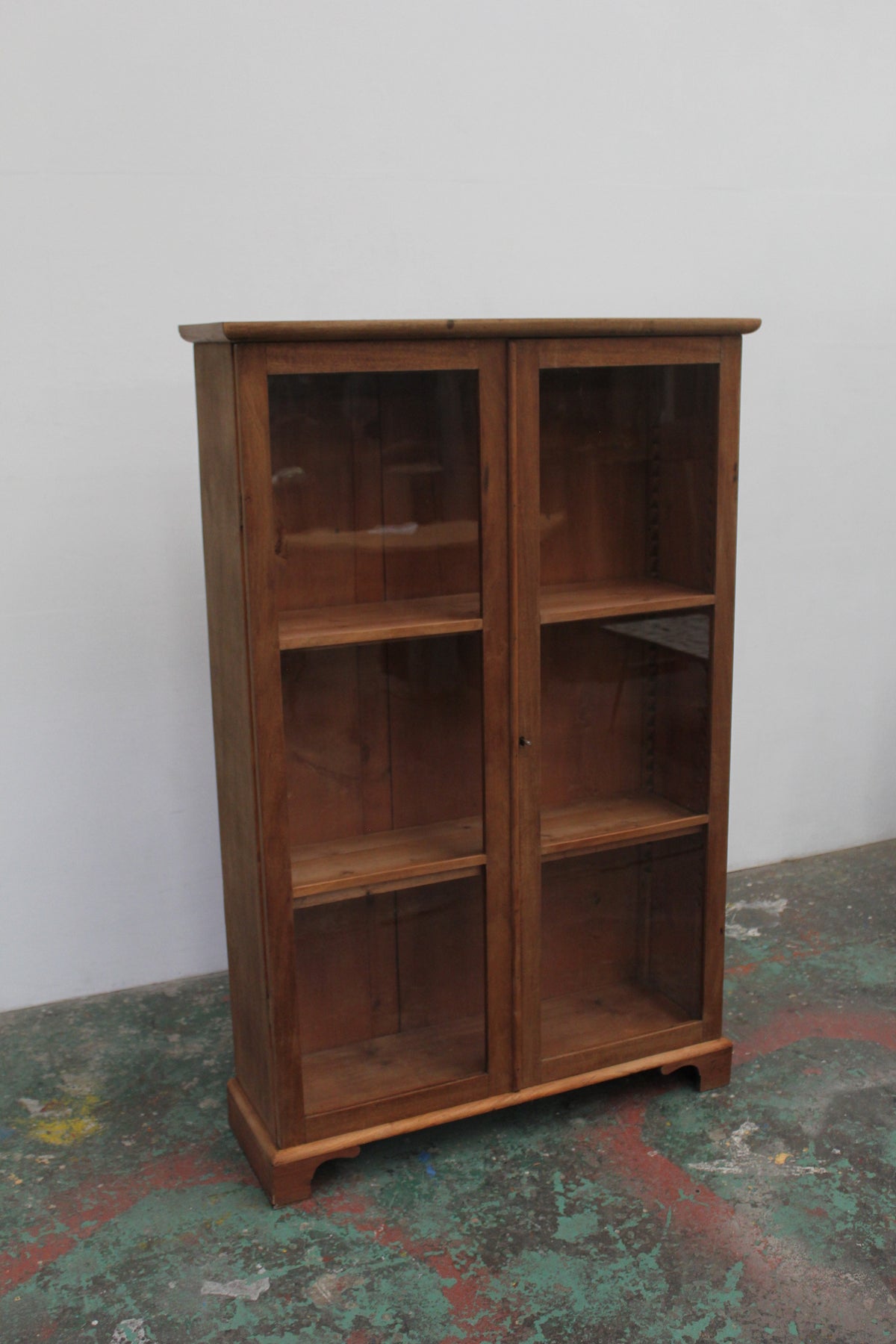#1563 glass cabinet