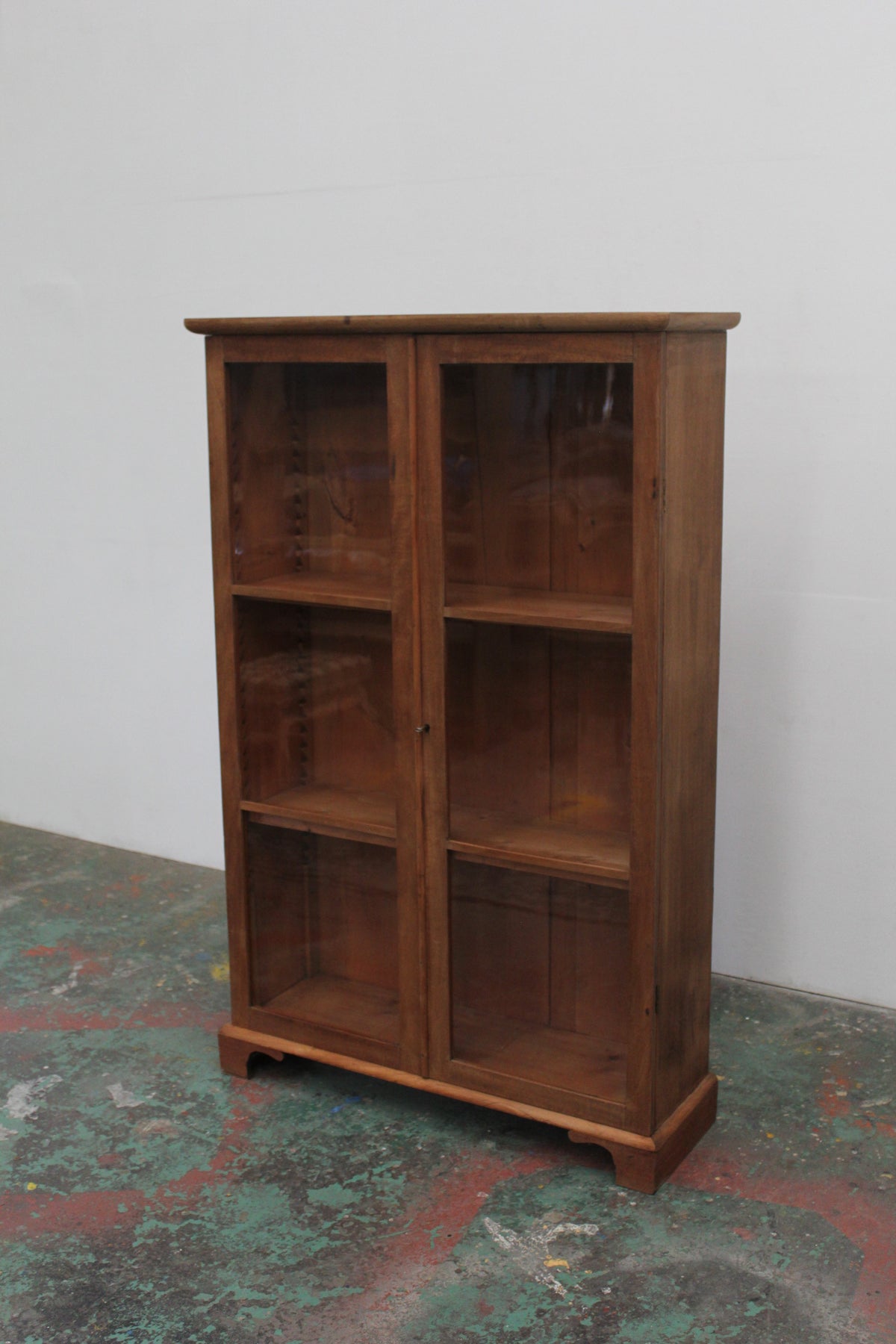 #1563 glass cabinet