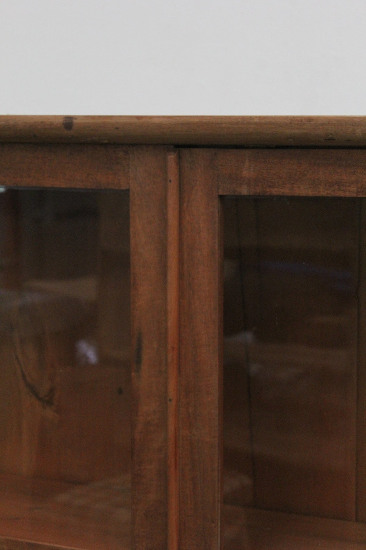#1563 glass cabinet