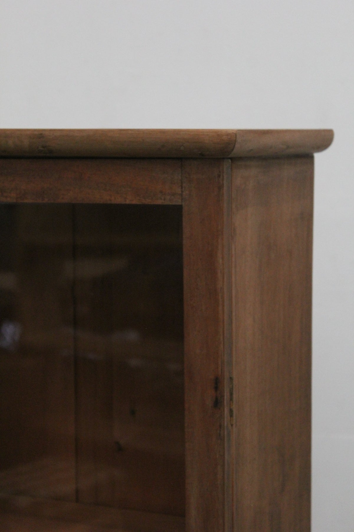 #1563 glass cabinet