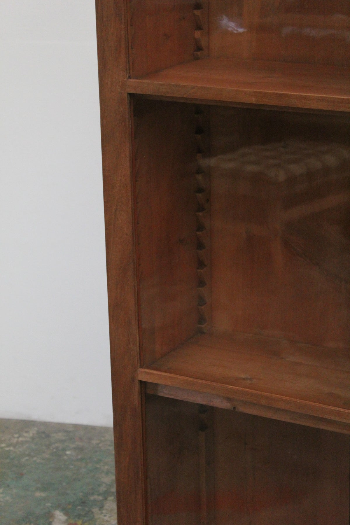 #1563 glass cabinet