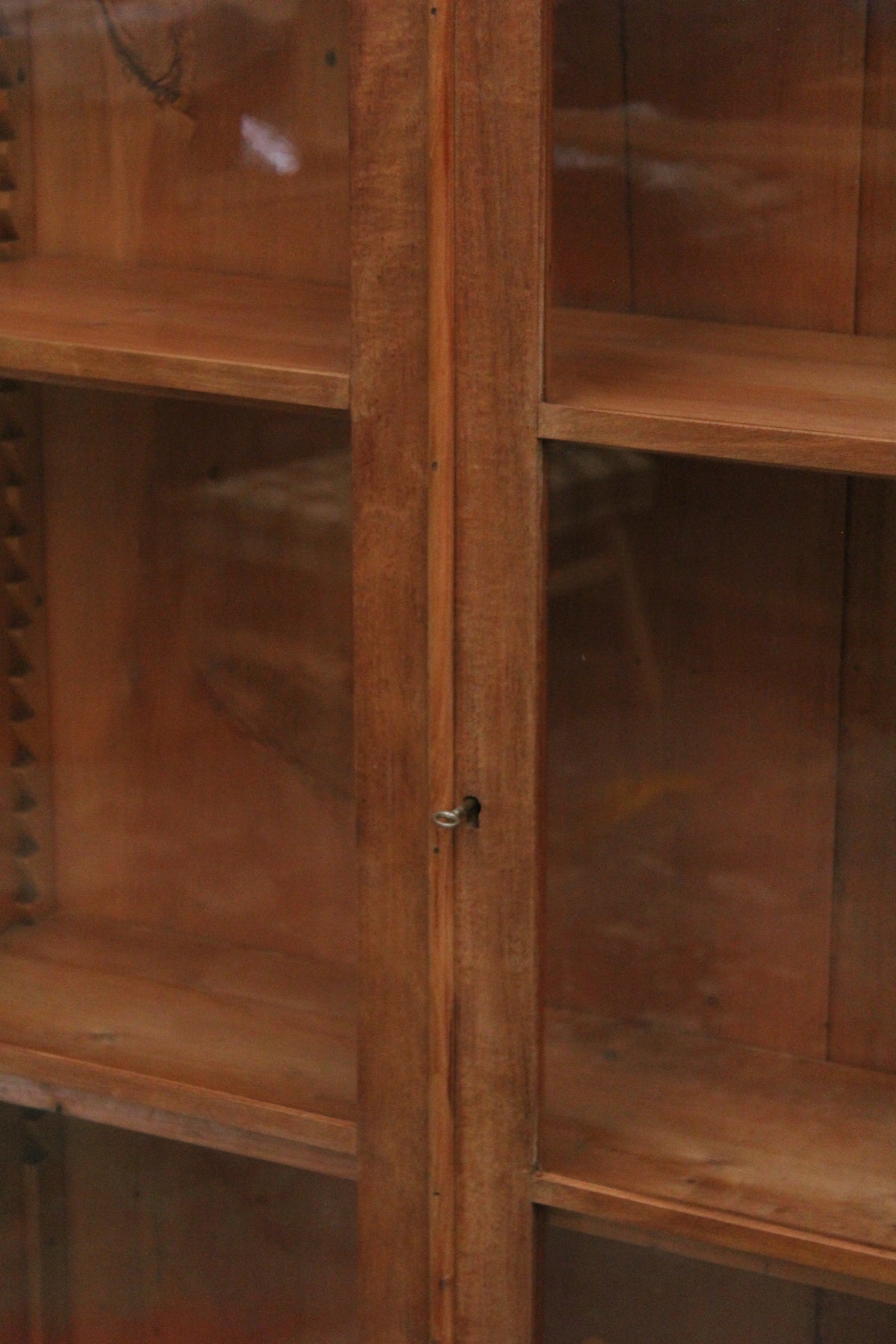 #1563 glass cabinet