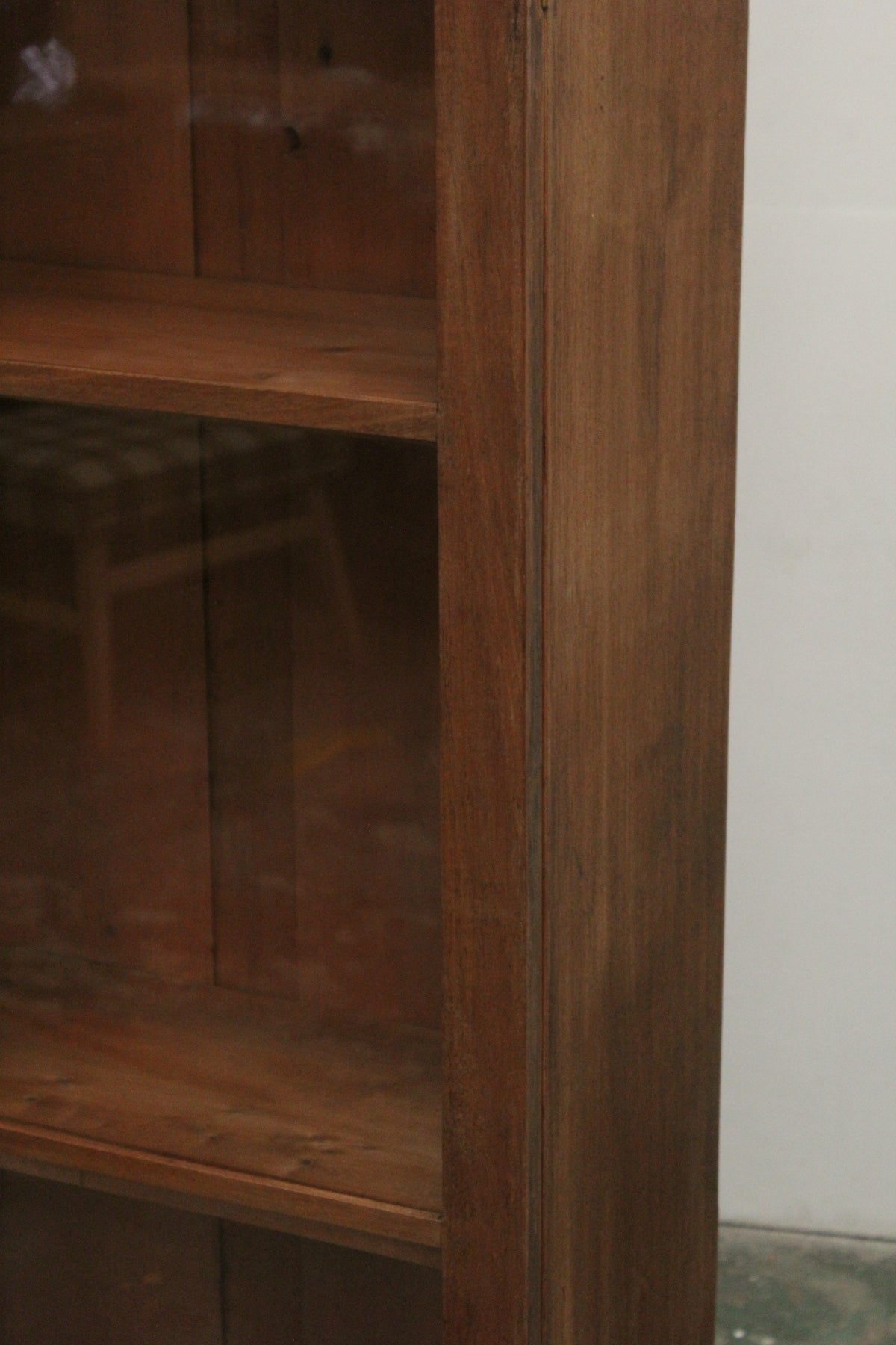#1563 glass cabinet