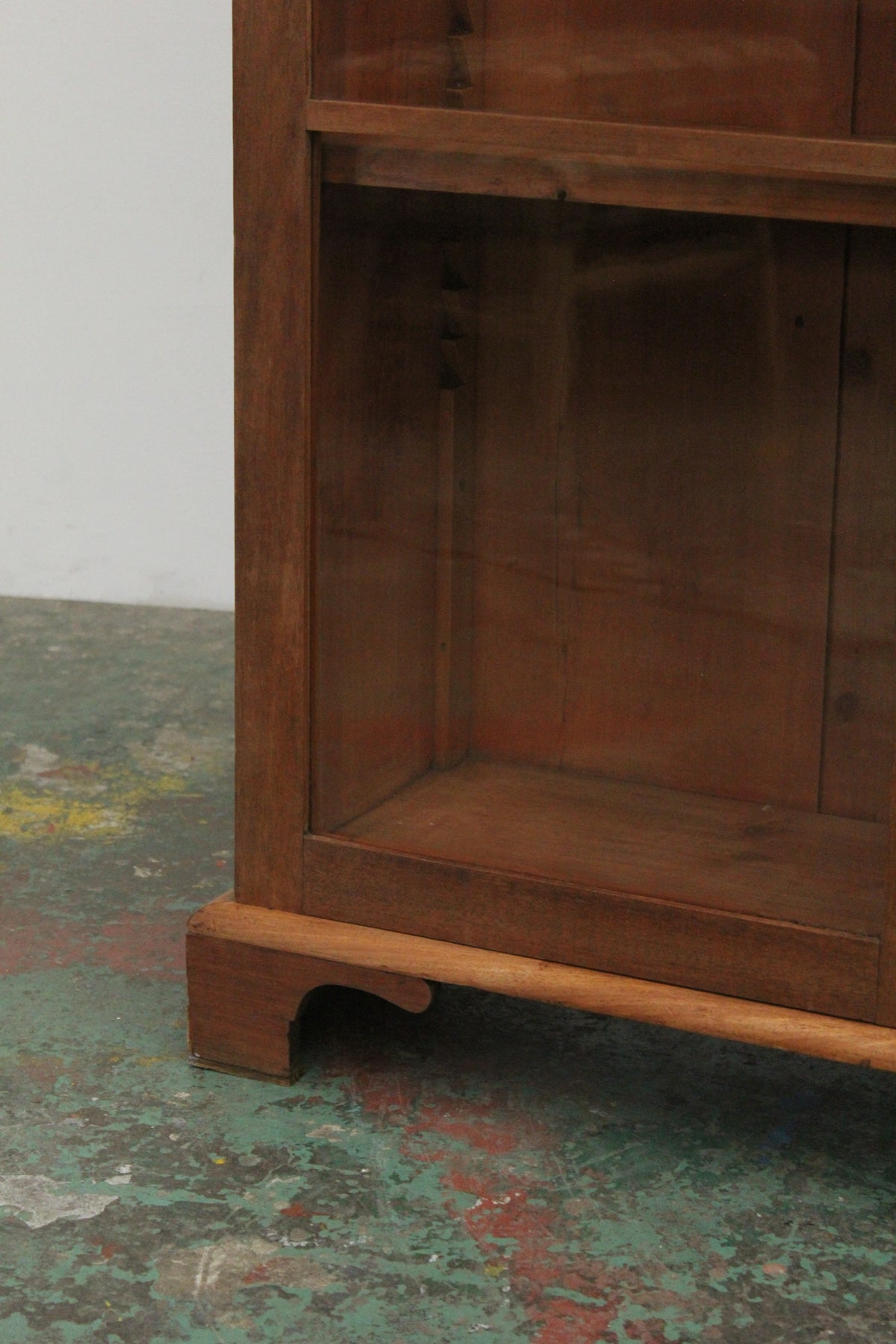 #1563 glass cabinet