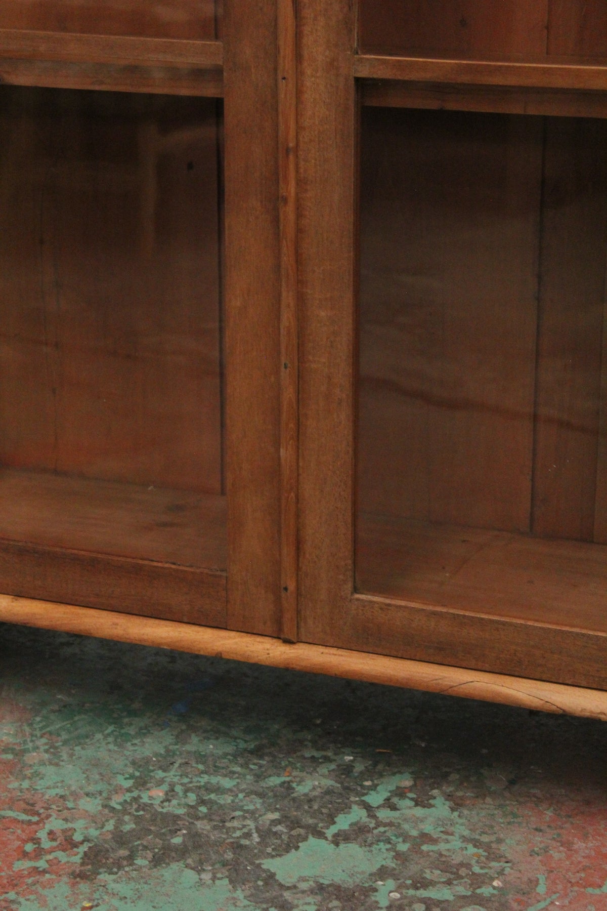 #1563 glass cabinet