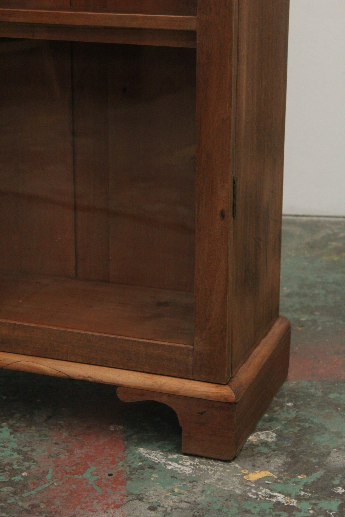 #1563 glass cabinet