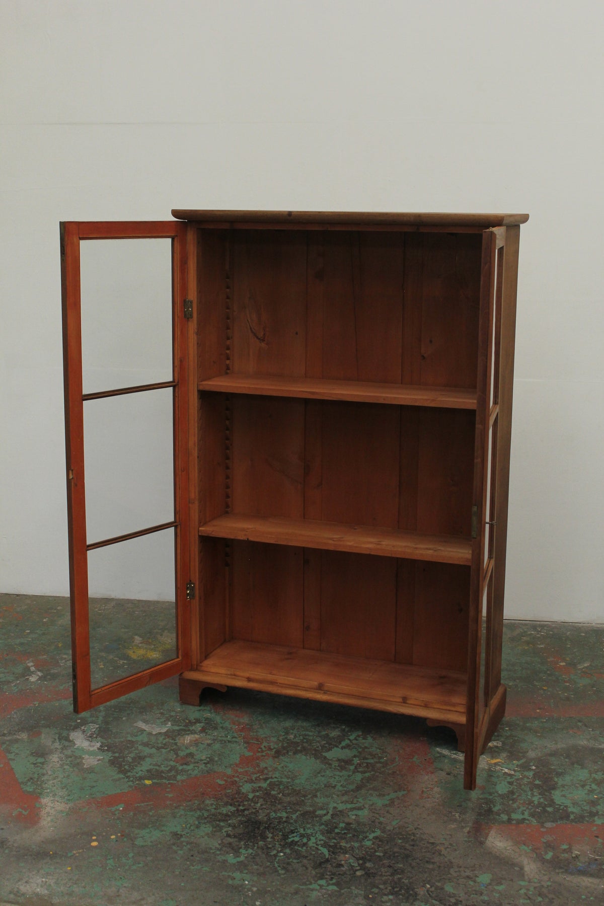 #1563 glass cabinet