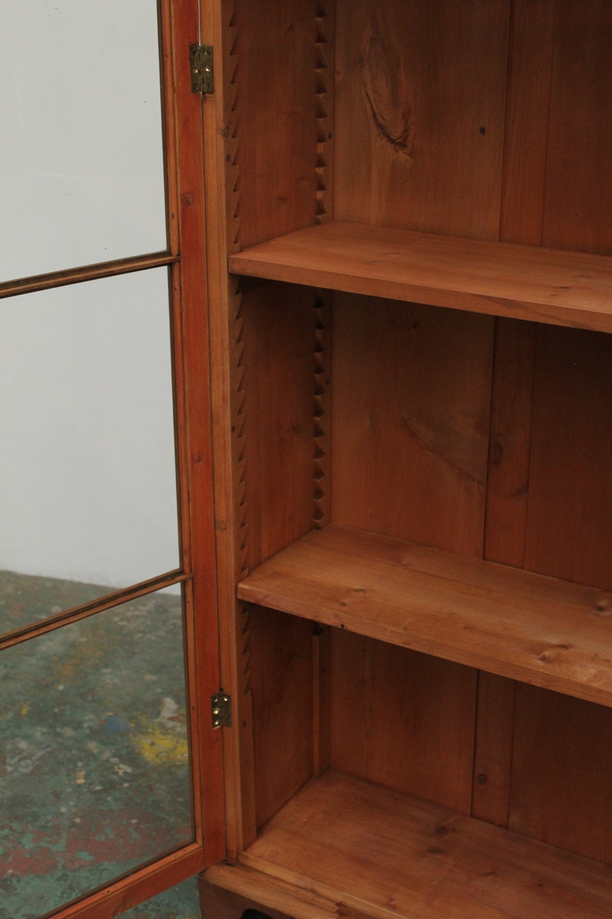#1563 glass cabinet