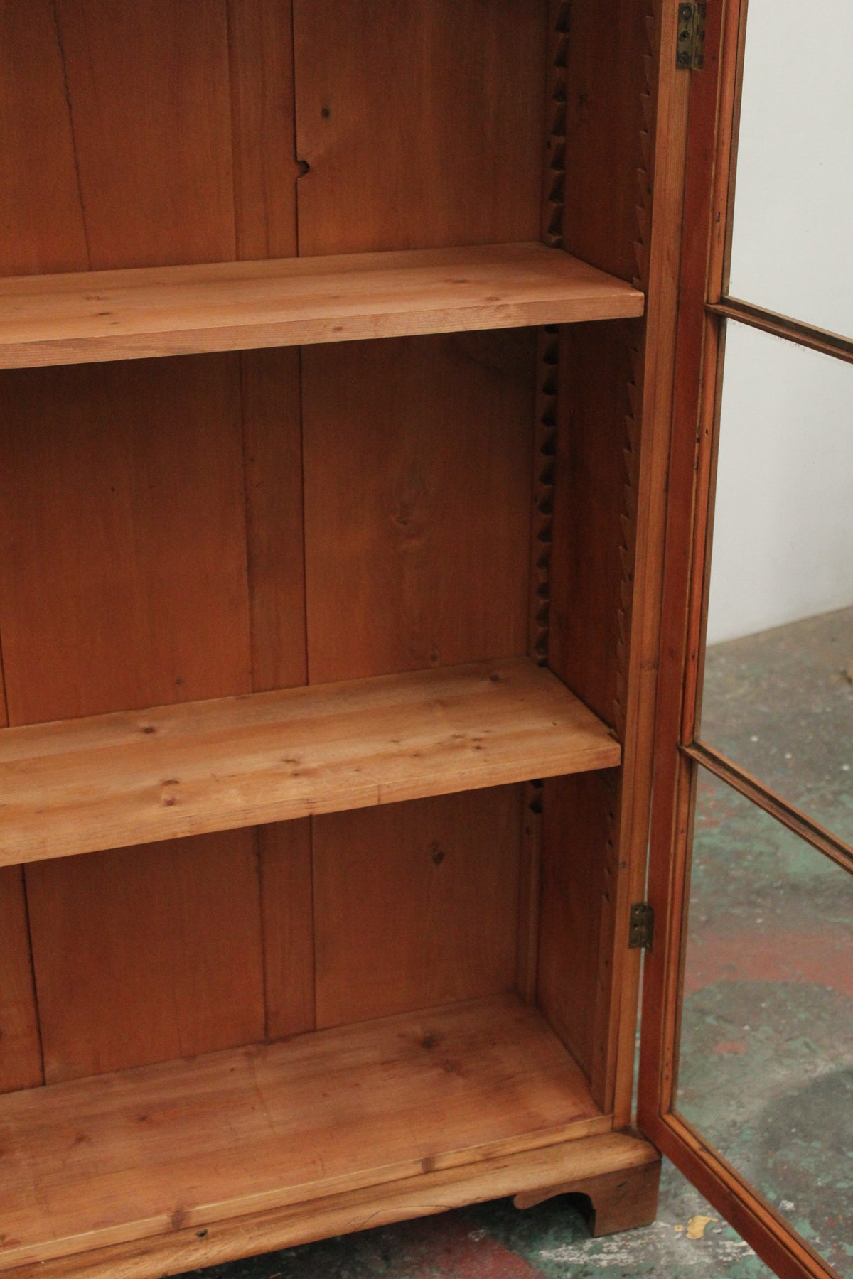 #1563 glass cabinet